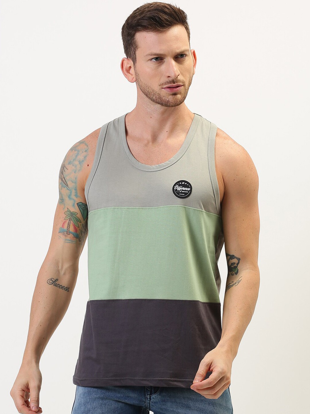 

Difference of Opinion Men Grey Colourblocked Round Neck T-shirt