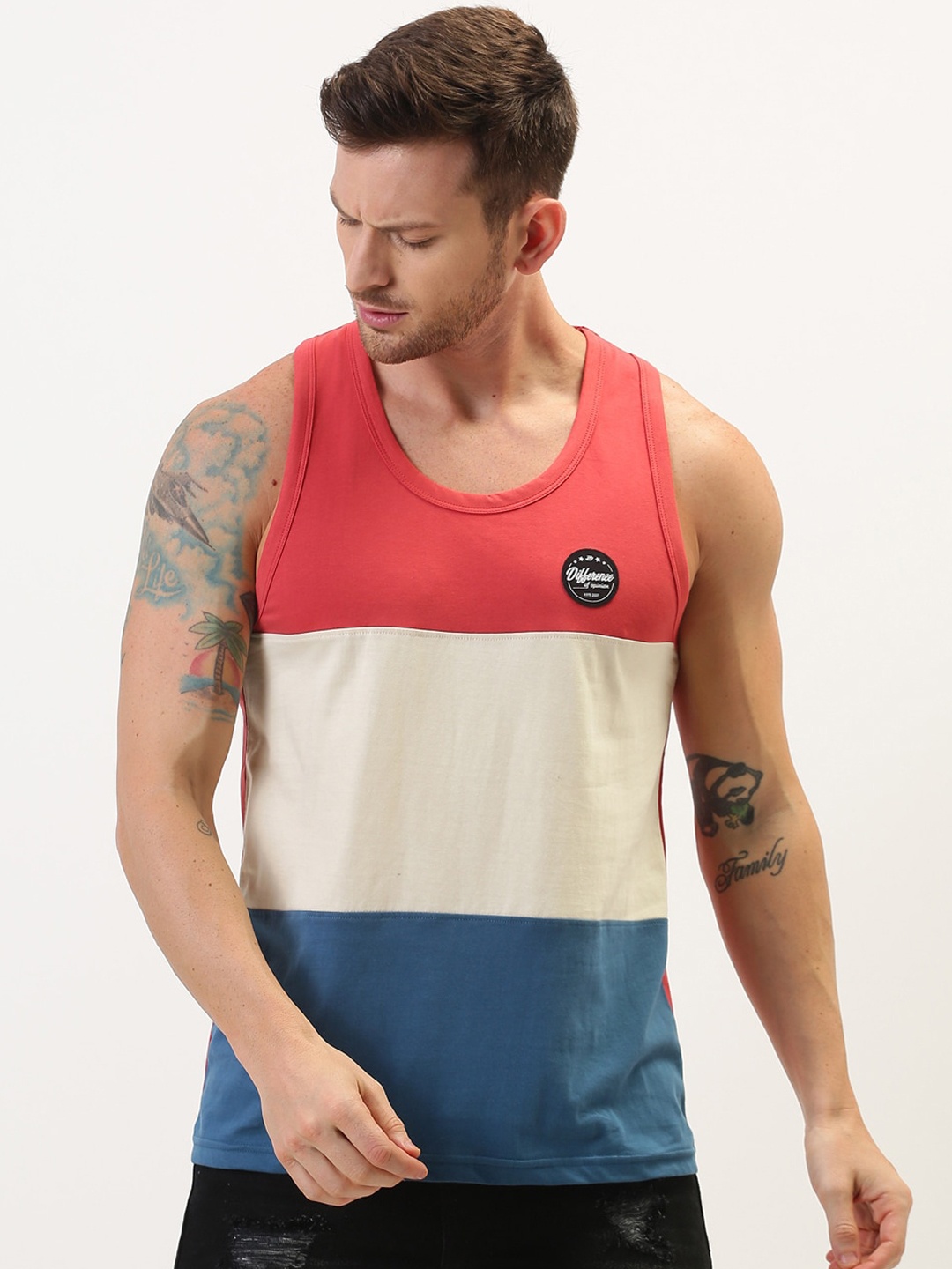 

Difference of Opinion Men Red & Cream Colourblocked Round Neck T-shirt