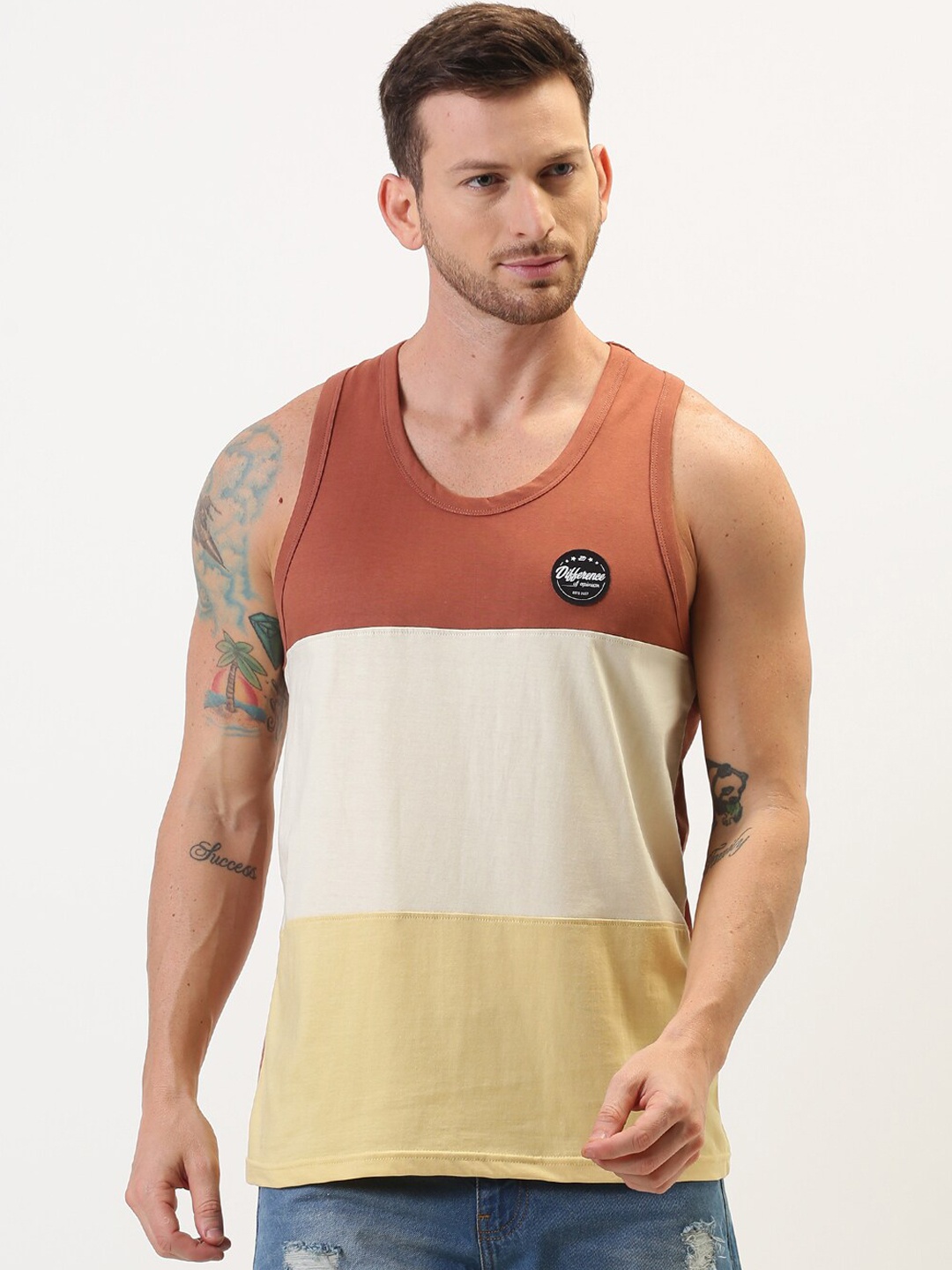 

Difference of Opinion Men Brown & Off White Colourblocked Round Neck T-shirt