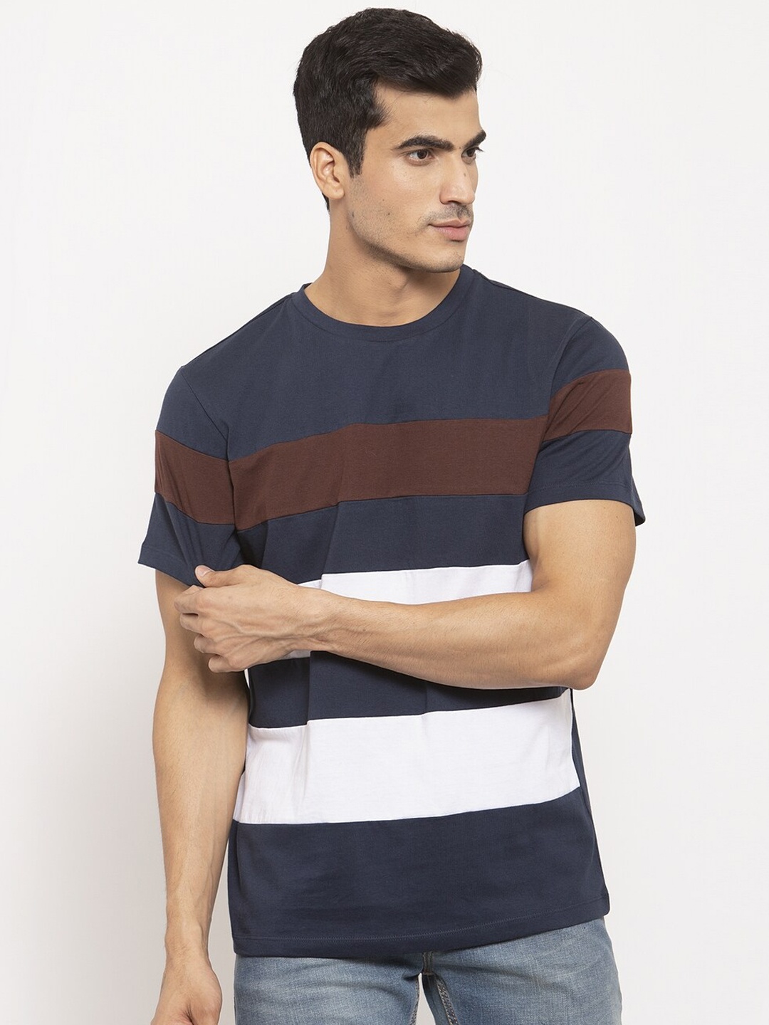 

DOOR74 Men Navy Blue & White Striped Round Neck T-shirt