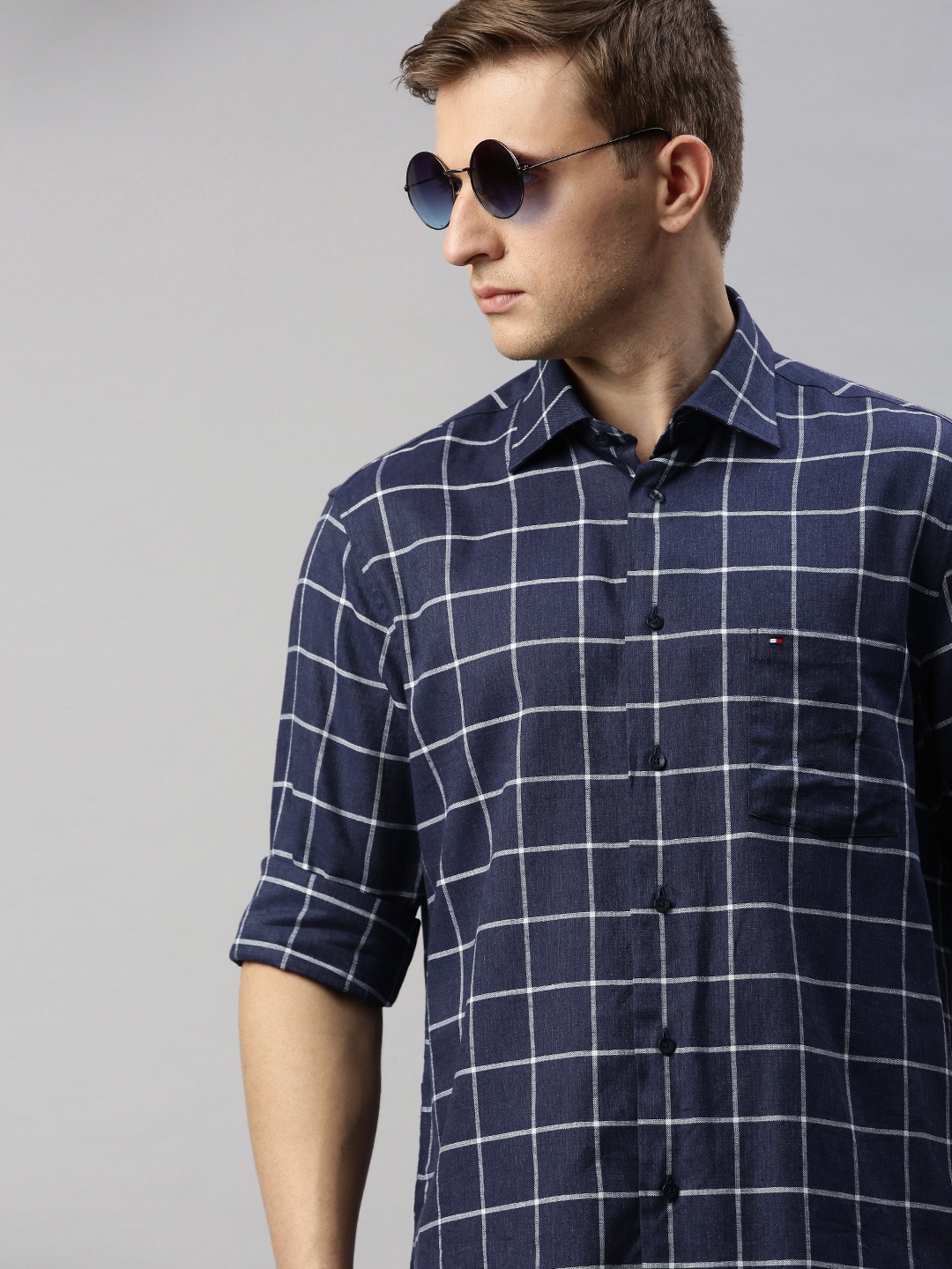 

Tommy Hilfiger Men Navy Blue & White Regular Fit Checked Casual Shirt