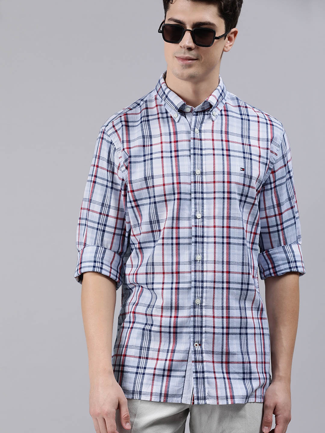 

Tommy Hilfiger Men Blue & Red Regular Fit Checked Casual Shirt