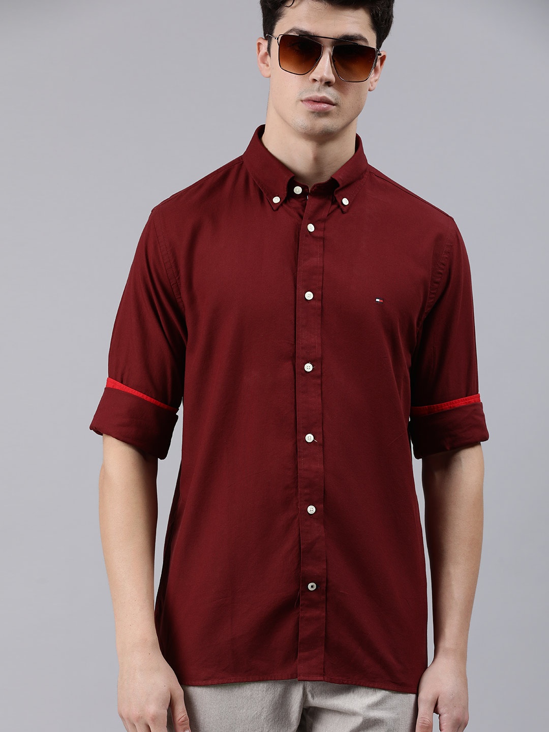 

Tommy Hilfiger Men Maroon Regular Fit Solid Casual Shirt