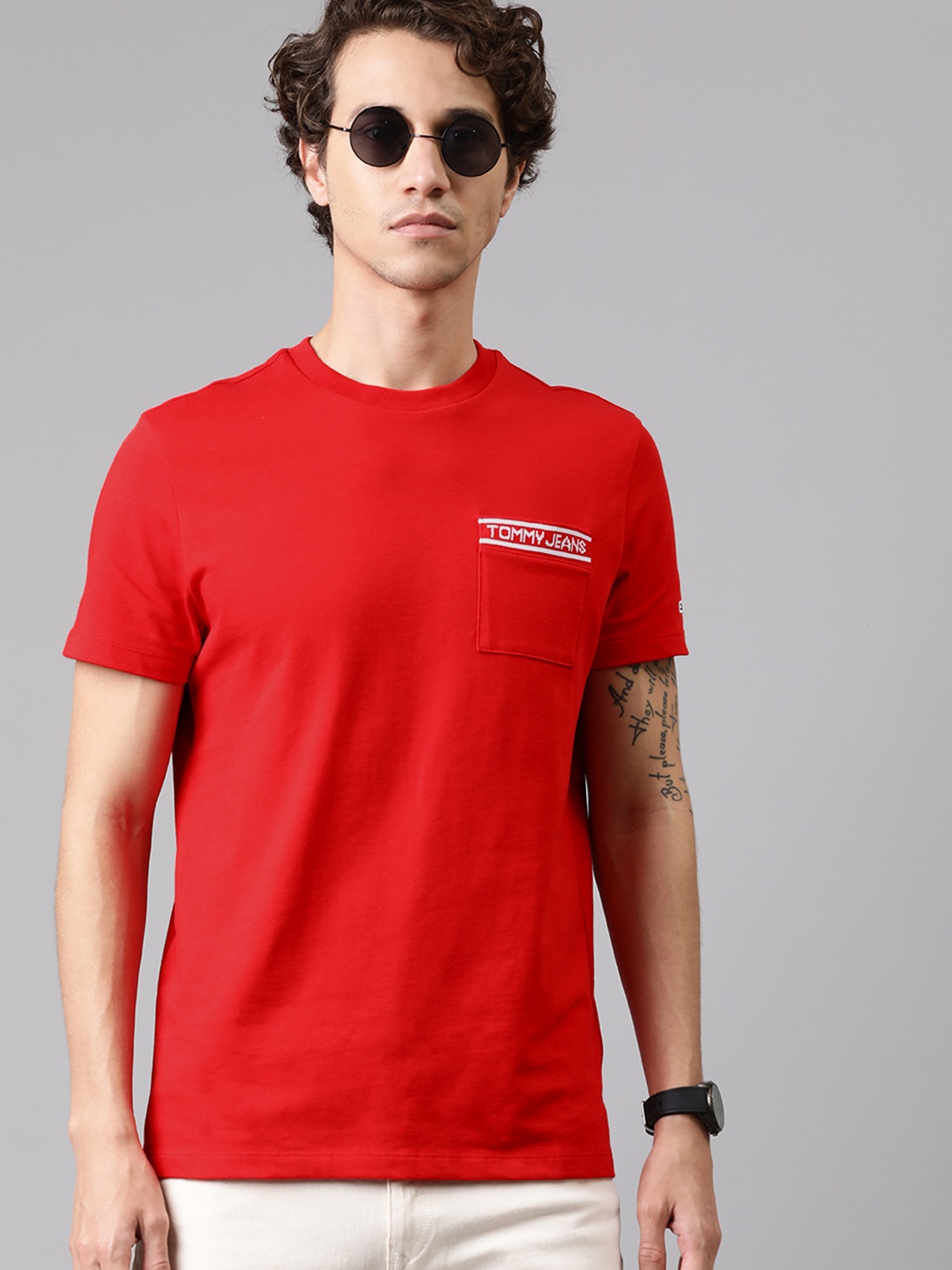 

Tommy Hilfiger Men Red Solid Round Neck Pure Cotton T-shirt