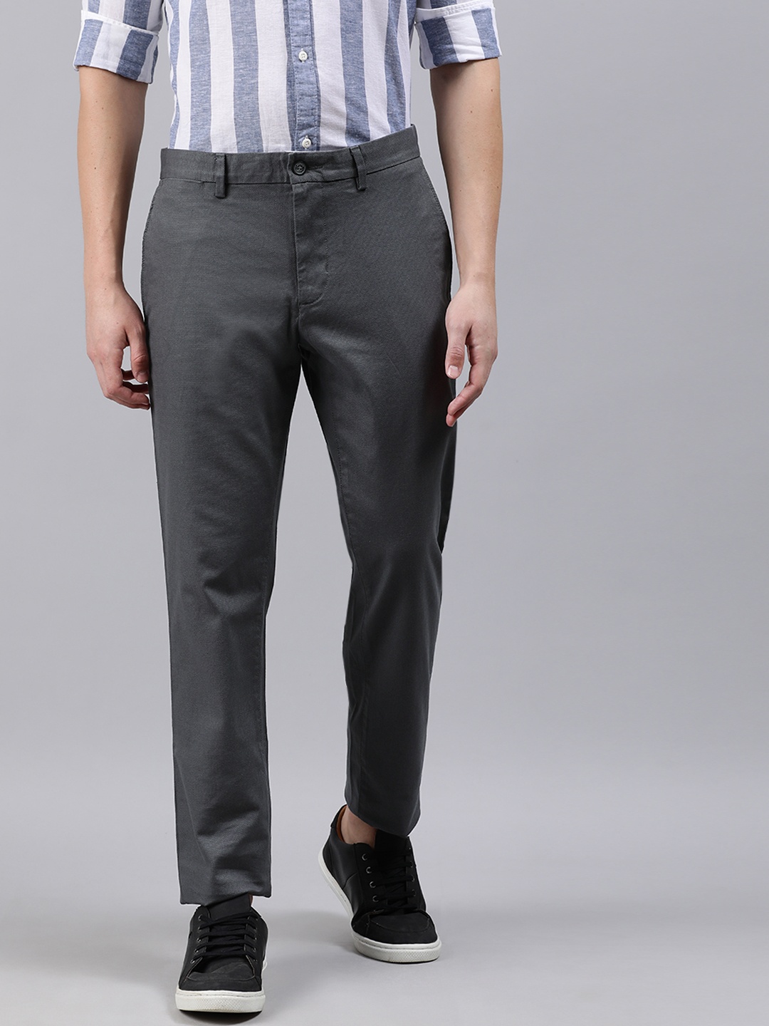 

Tommy Hilfiger Men Grey Regular Fit Solid Chinos