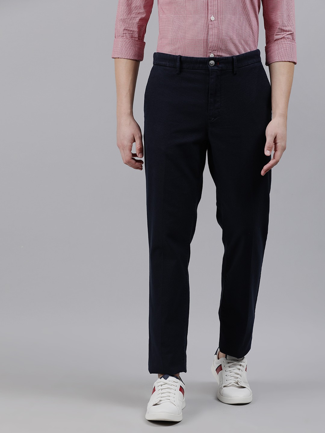 

Tommy Hilfiger Men Navy Blue STRUCTURE FLEX Self Design Chinos