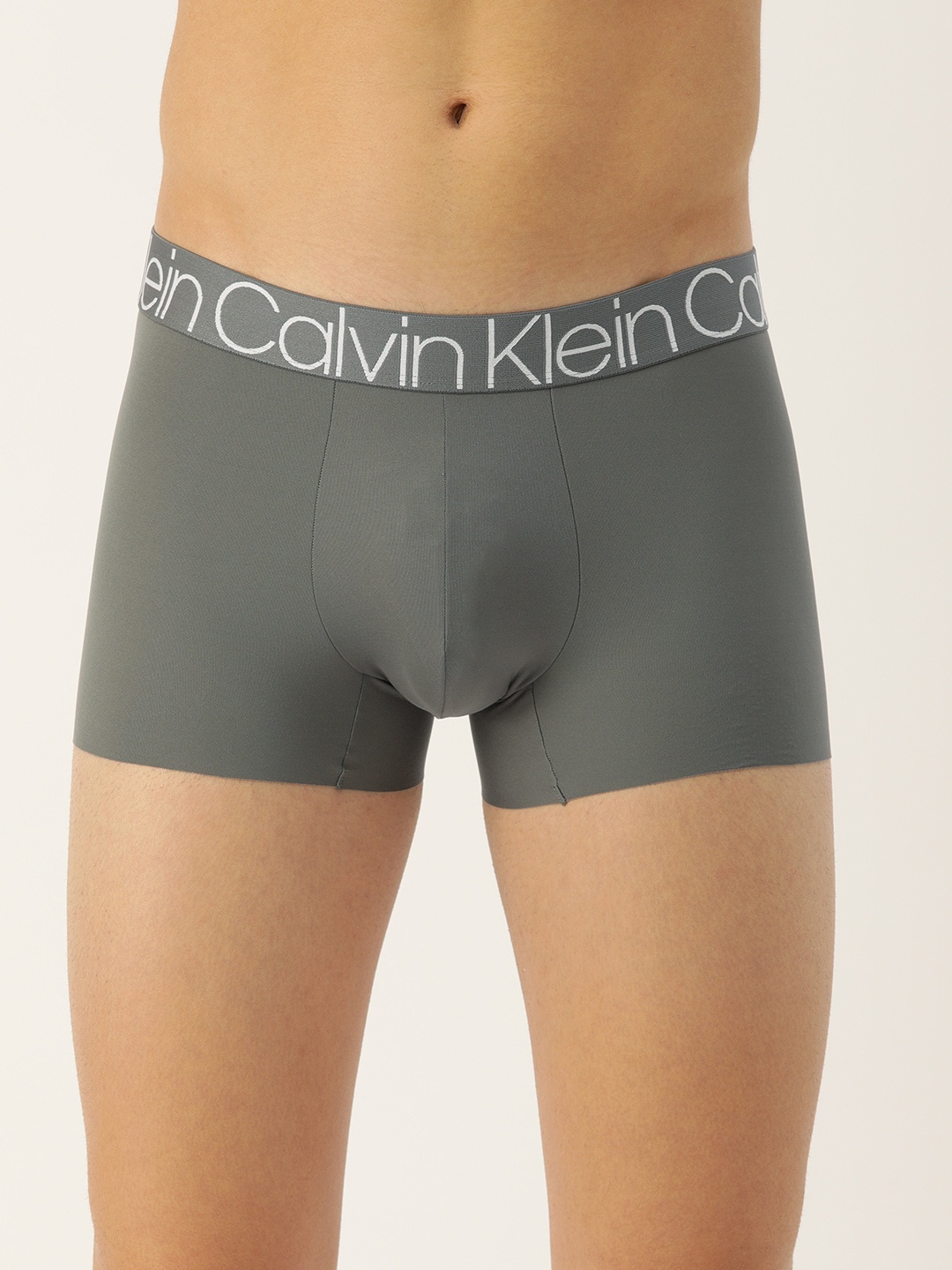 

Calvin Klein Underwear Men Grey Solid Trunk NB19068FZ