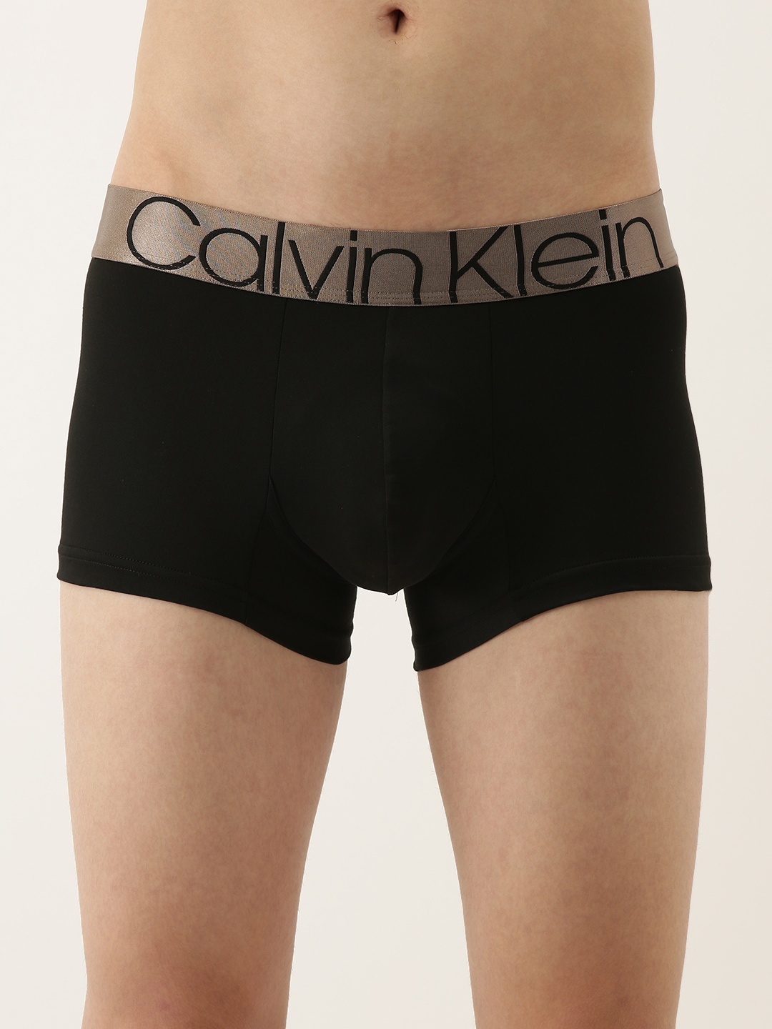 

Calvin Klein Underwear Men Black Solid Knitted Trunks NB2540UB1-UB1