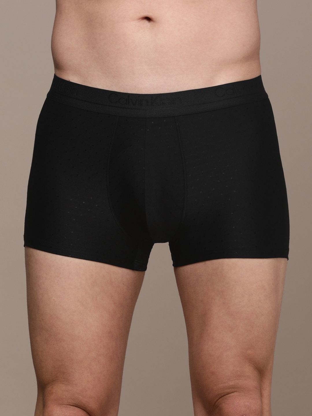 

Calvin Klein Underwear Men Black Solid Short Low Rise Trunk