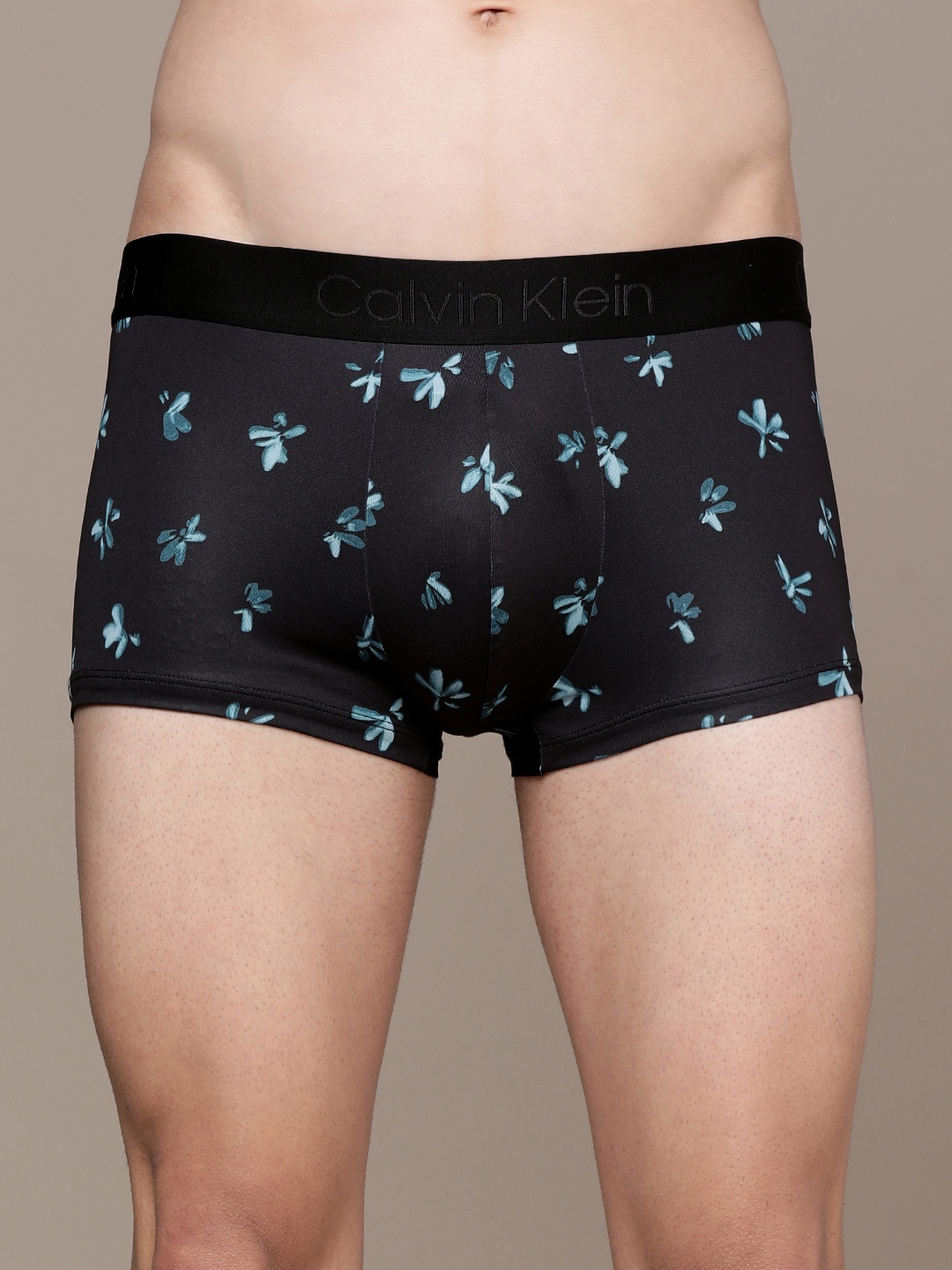 

Calvin Klein Underwear Men Black & Blue Floral Printed Low-Rise Trunk NB239390X-90X