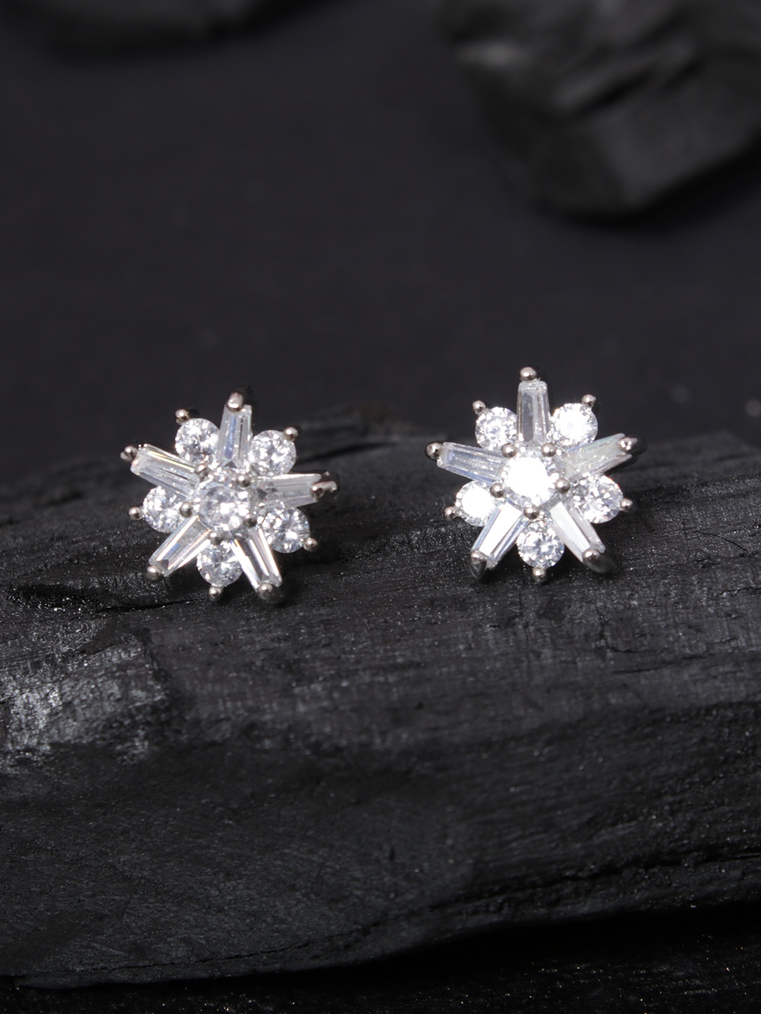 

justpeachy Silver-Toned Cubic Zirconia Star Shaped Studs