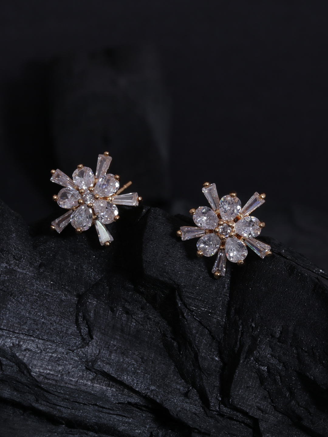 

justpeachy Gold-Toned & White Cubic Zirconia Star Shaped Studs