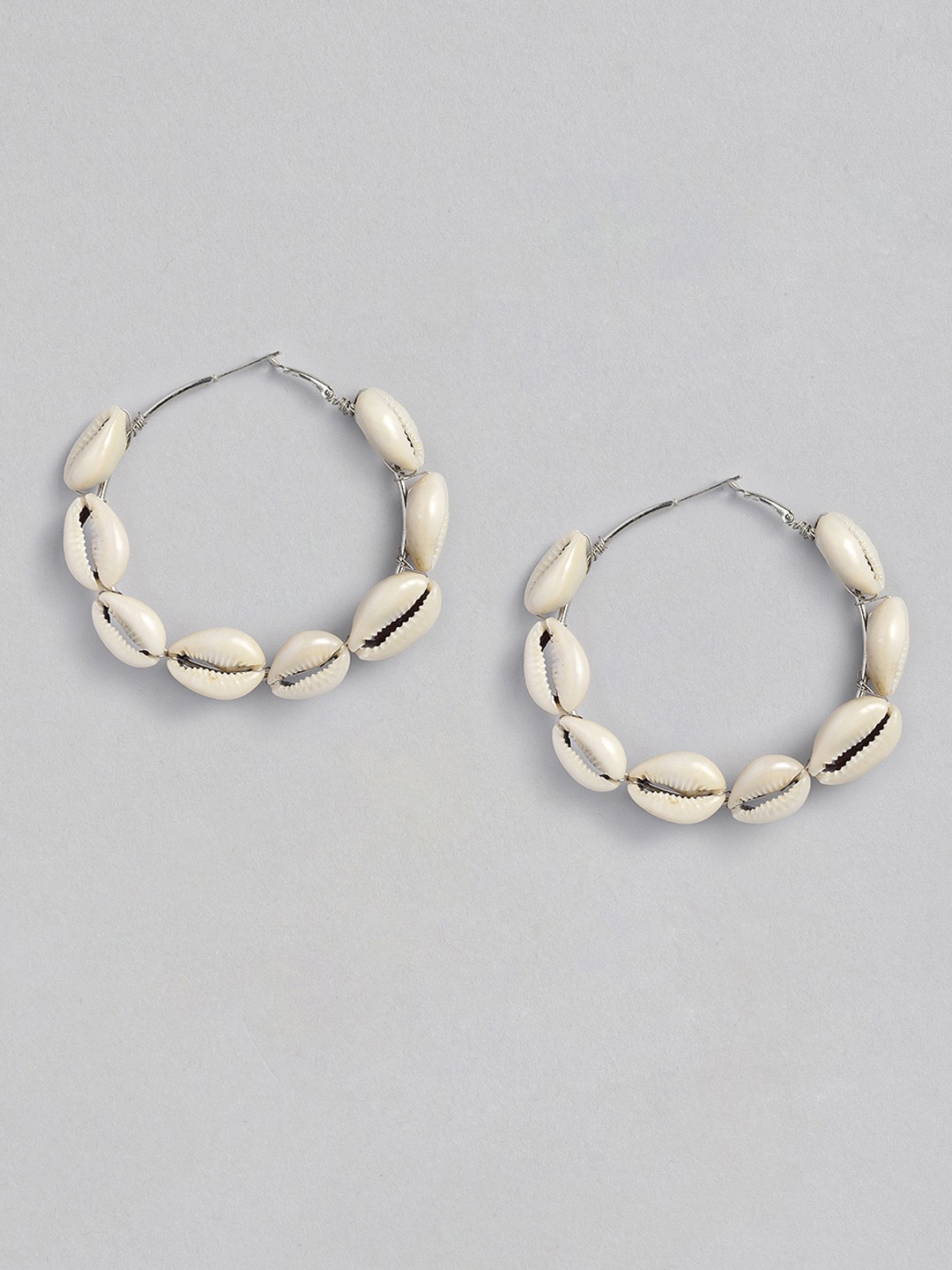 

justpeachy White & Silver-Plated Circular Cowrie Hoop Earrings