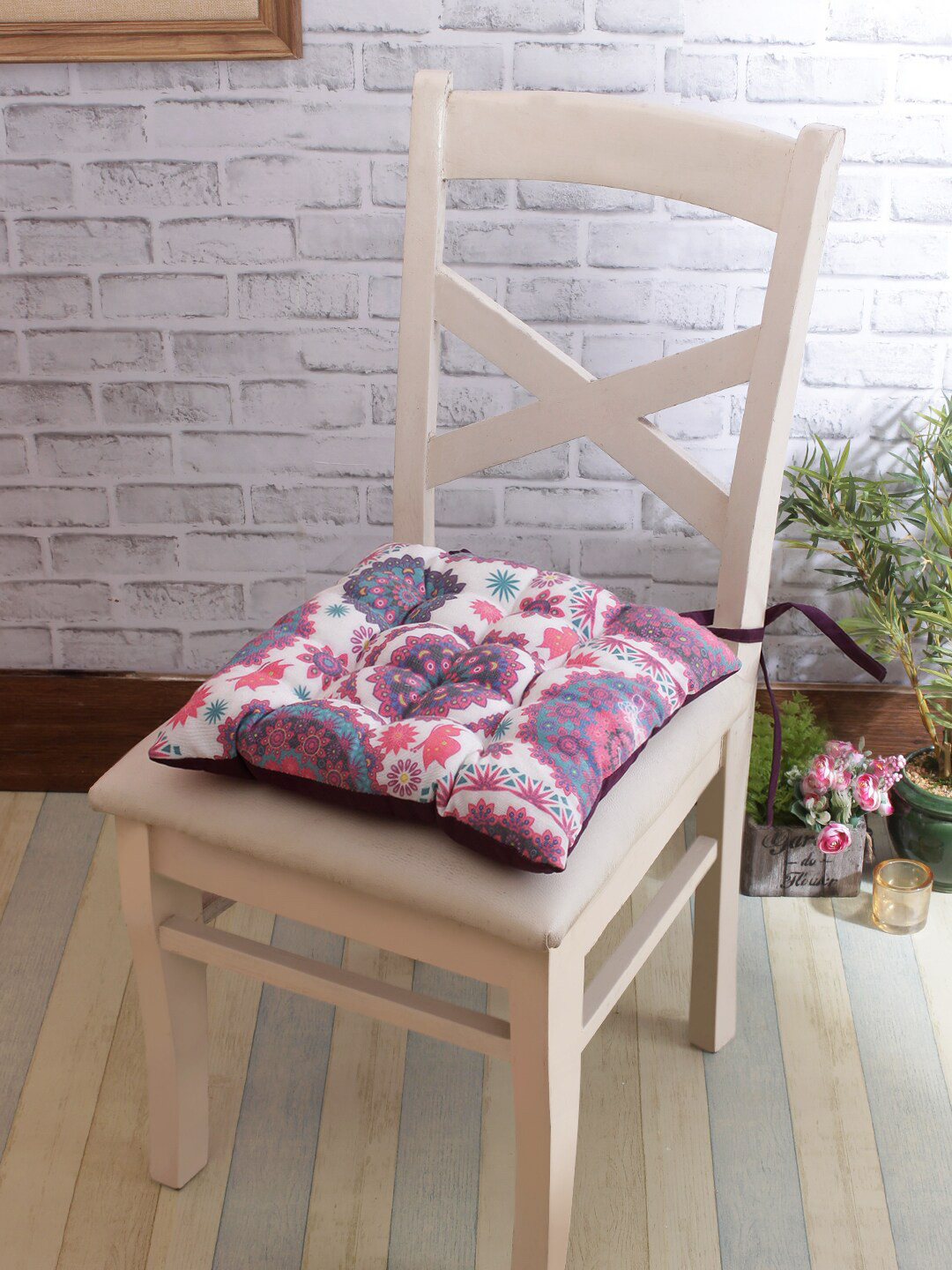 

ROMEE Unisex Set Of 2 White & Pink Chair Pad Cushion Seat