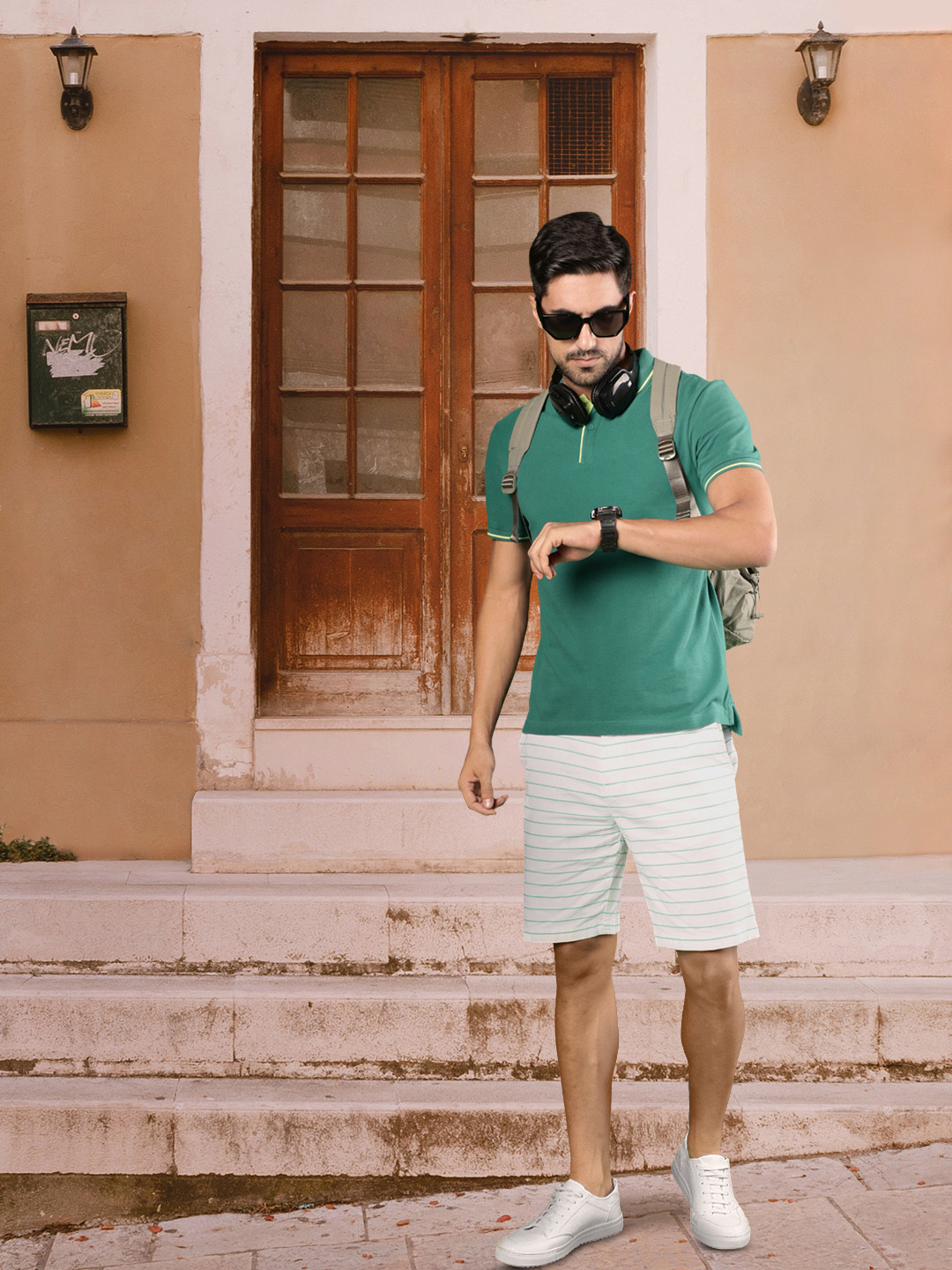 

Tommy Hilfiger Men White & Sea Green Striped Regular Fit Regular Shorts