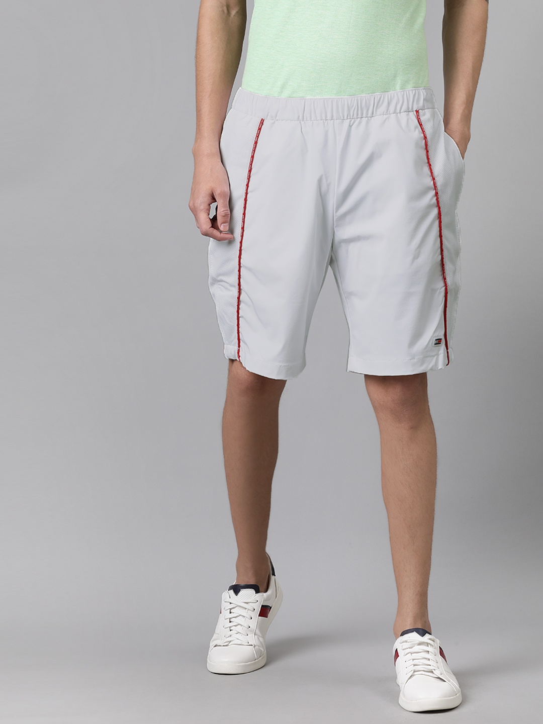 

Tommy Hilfiger Men White Solid Regular Fit Regular Shorts