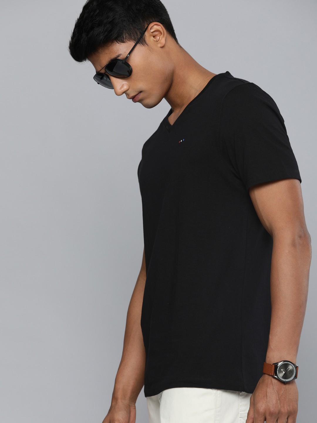 

Harvard Men Black Solid V-Neck Pure Cotton T-shirt