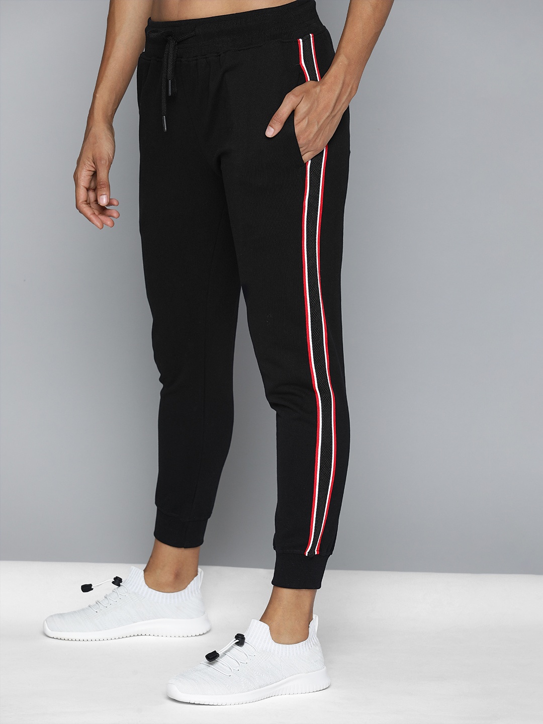 

Harvard Women Black Solid Regular Fit Cropped Joggers With Side Stripes