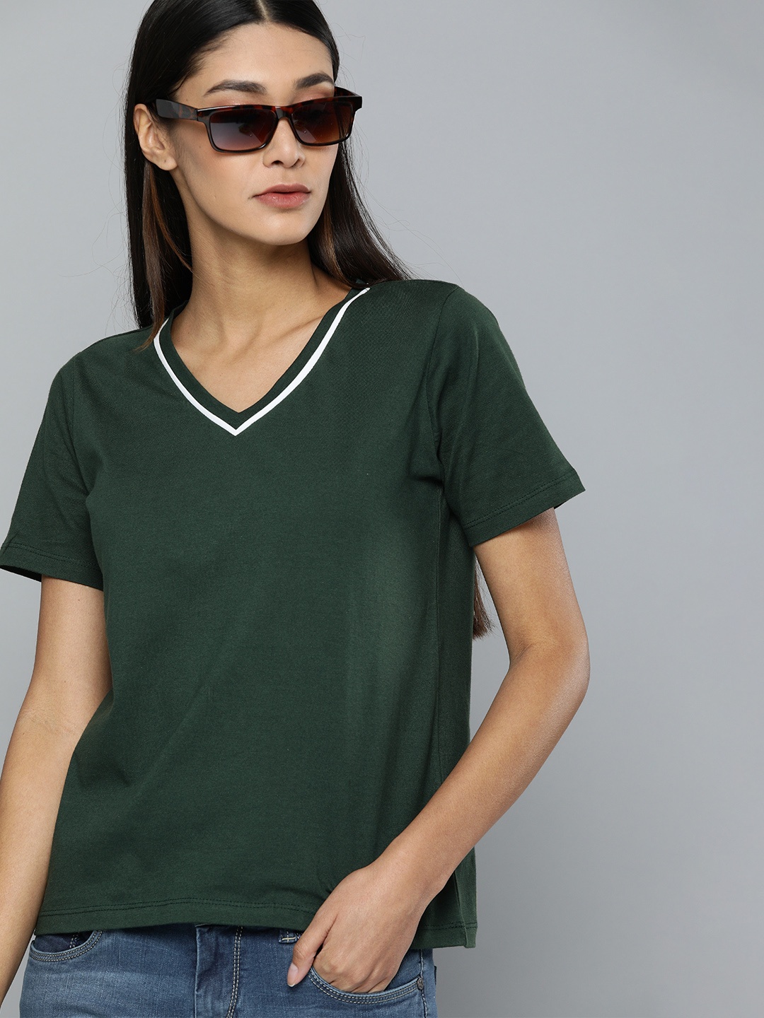 

Harvard Women Green Pure Cotton Solid V-Neck Pure Cotton T-shirt