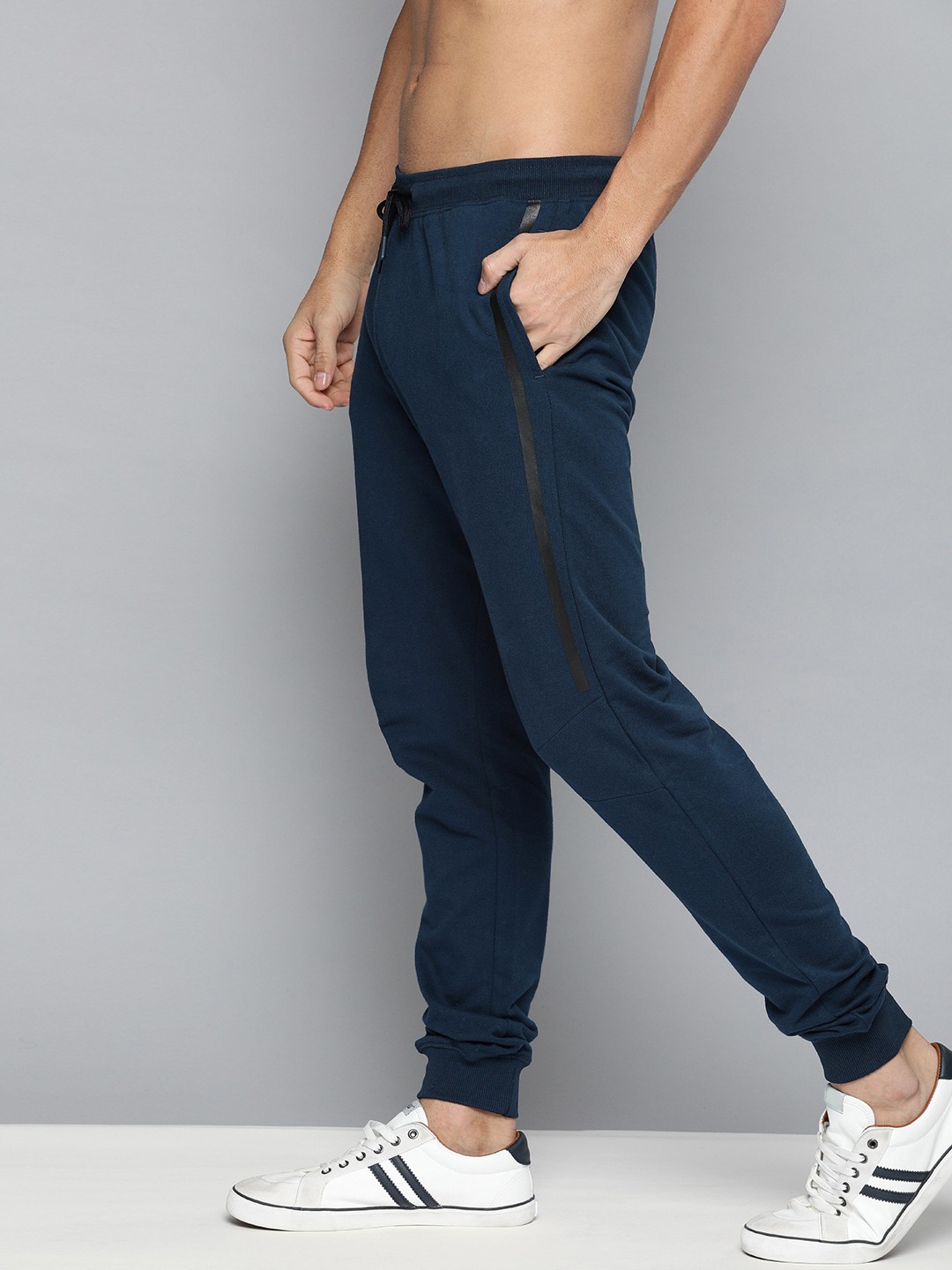 

Harvard Men Navy Solid Joggers, Navy blue