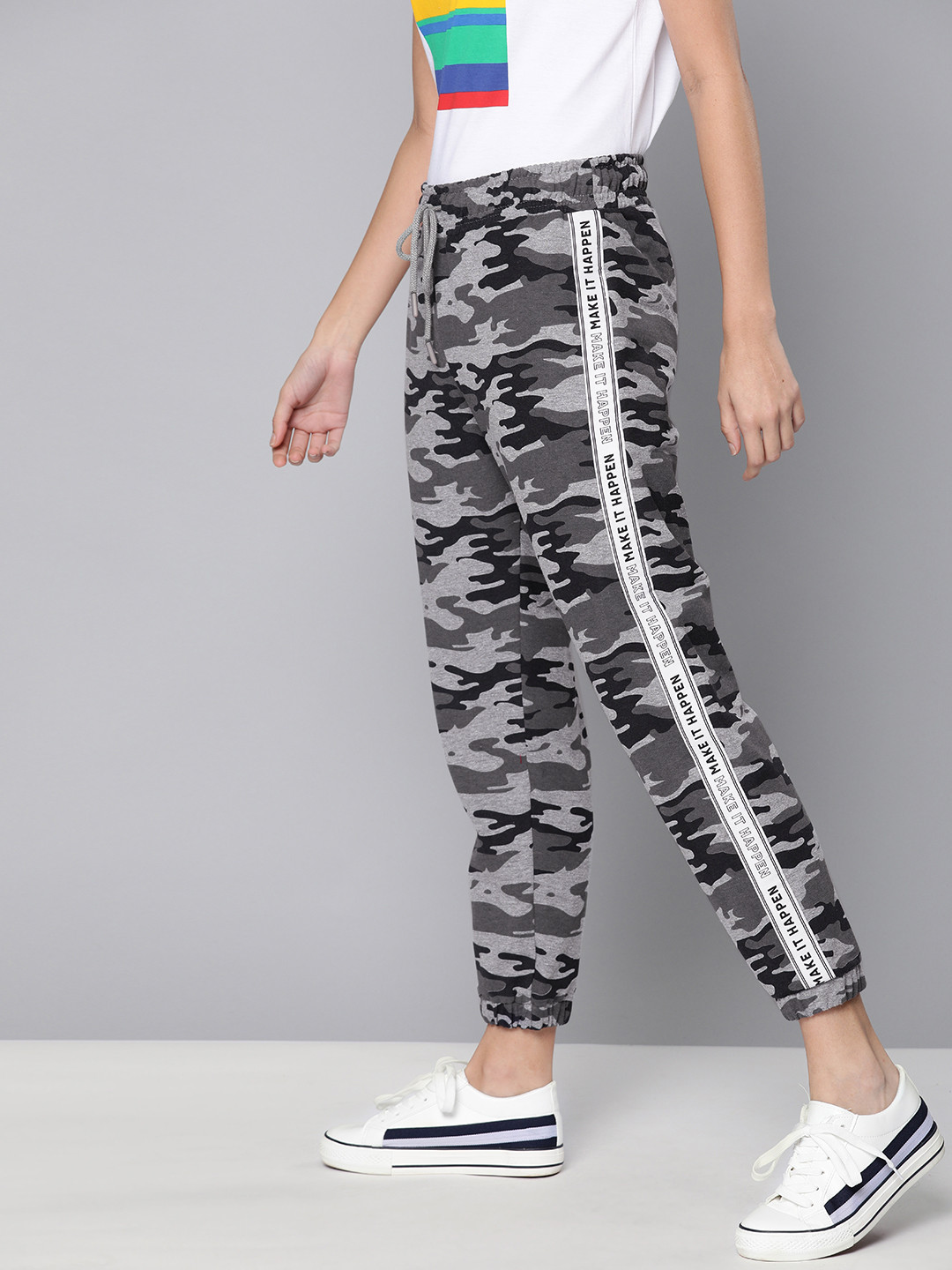 

Harvard Women Grey & Black Camouflage Printed Regular Fit Cropped Joggers