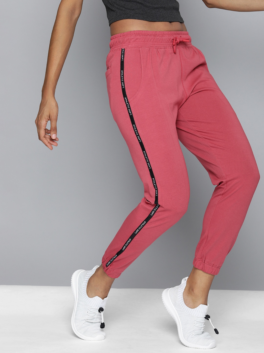 

Harvard Women Rose Solid Regular Fit Cropped Joggers With Side Stripes