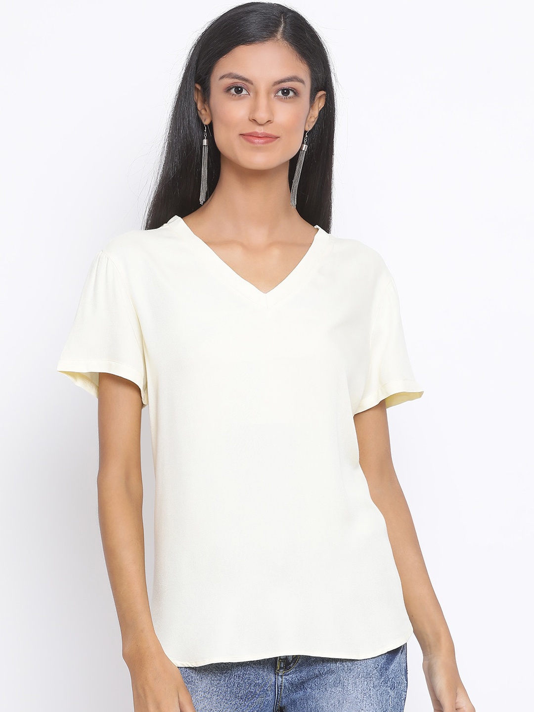 

Oxolloxo Women Cream-Coloured Solid V-Neck T-shirt