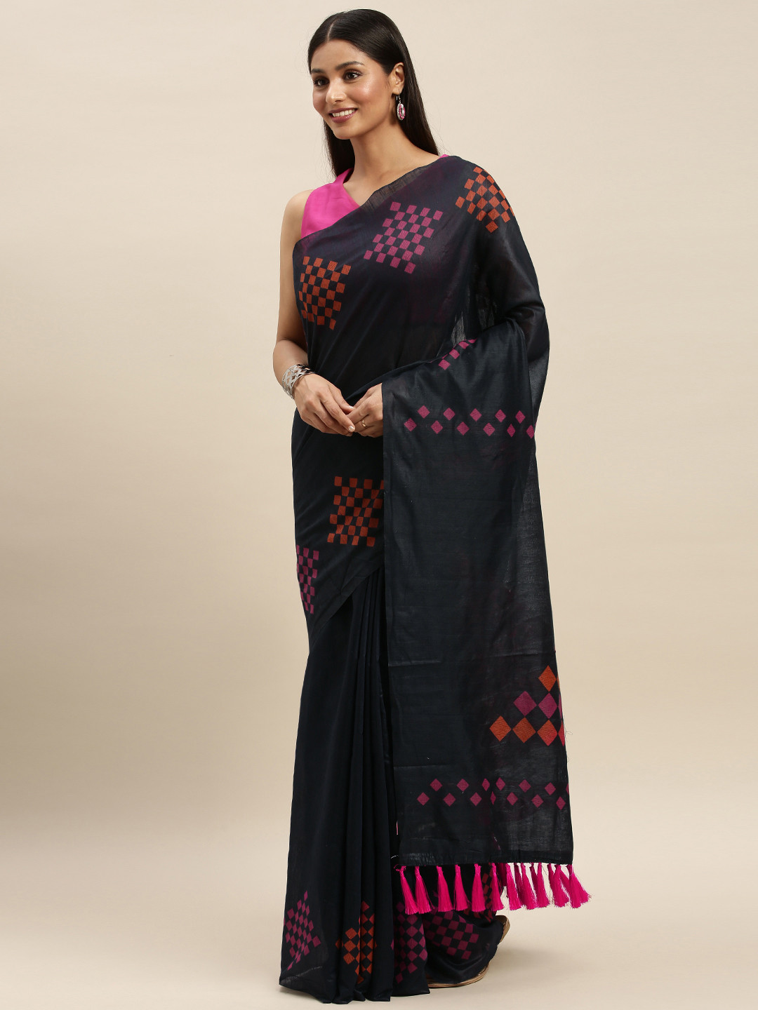 

VASTRANAND Black & Pink Linen Blend Woven Design Saree