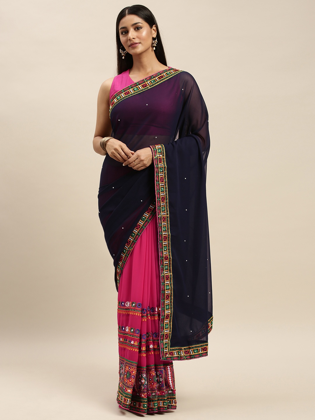 

VASTRANAND Pink & Black Pure Georgette Kutchi Embroidered Bandhani Saree
