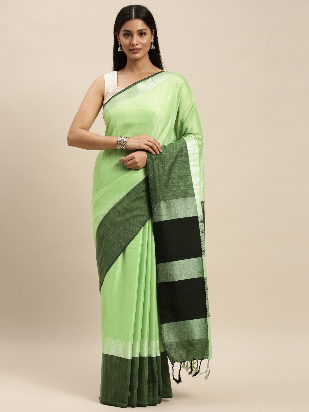 

VASTRANAND Green & Black Linen Blend Solid Saree
