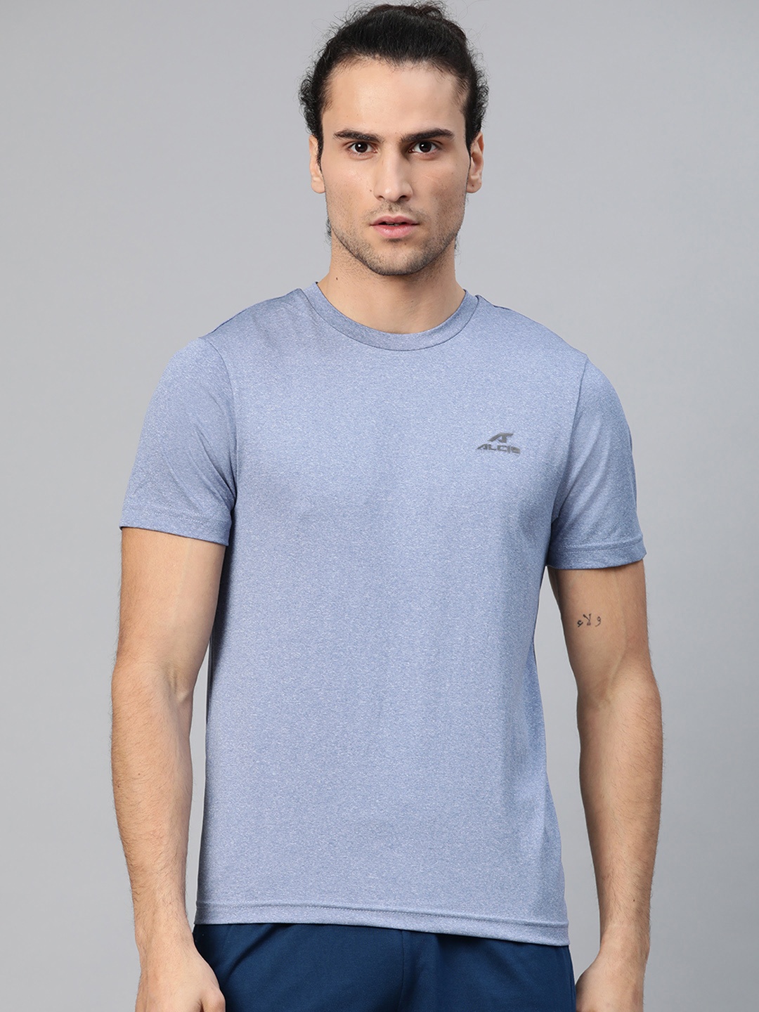 

Alcis Men Blue Solid Round Neck T-shirt