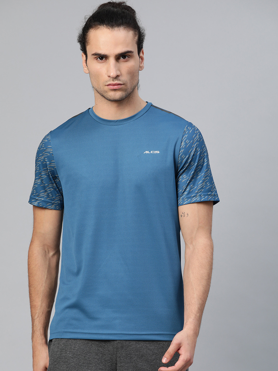 

Alcis Men Teal Blue Solid Round Neck Running T-shirt