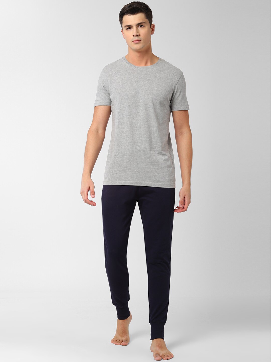 

Peter England Men Grey & Navy Blue Solid T-Shirt & Joggers Set