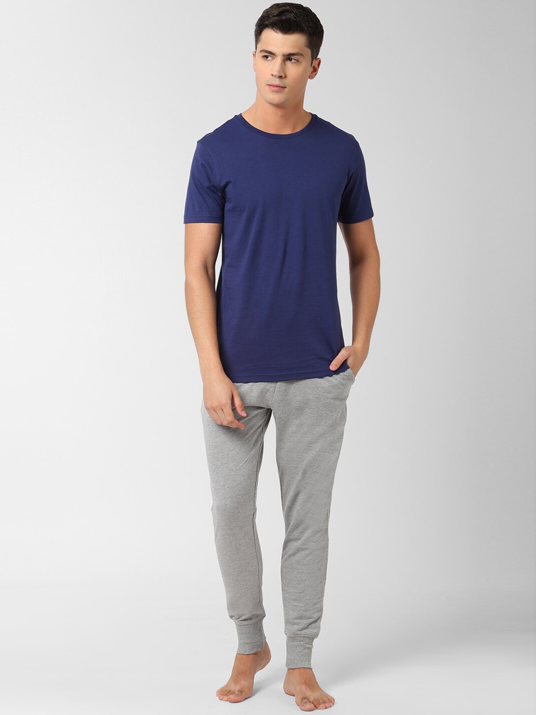 

Peter England Men Blue & Grey Melange Solid T-Shirt & Joggers Set