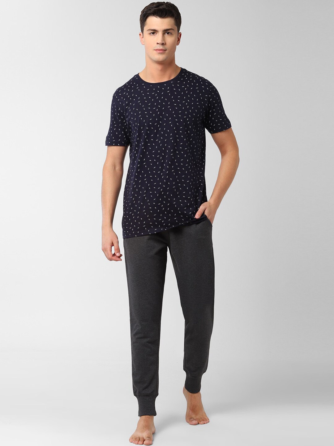 

Peter England Men Navy Blue & Grey T-Shirt & Joggers Set