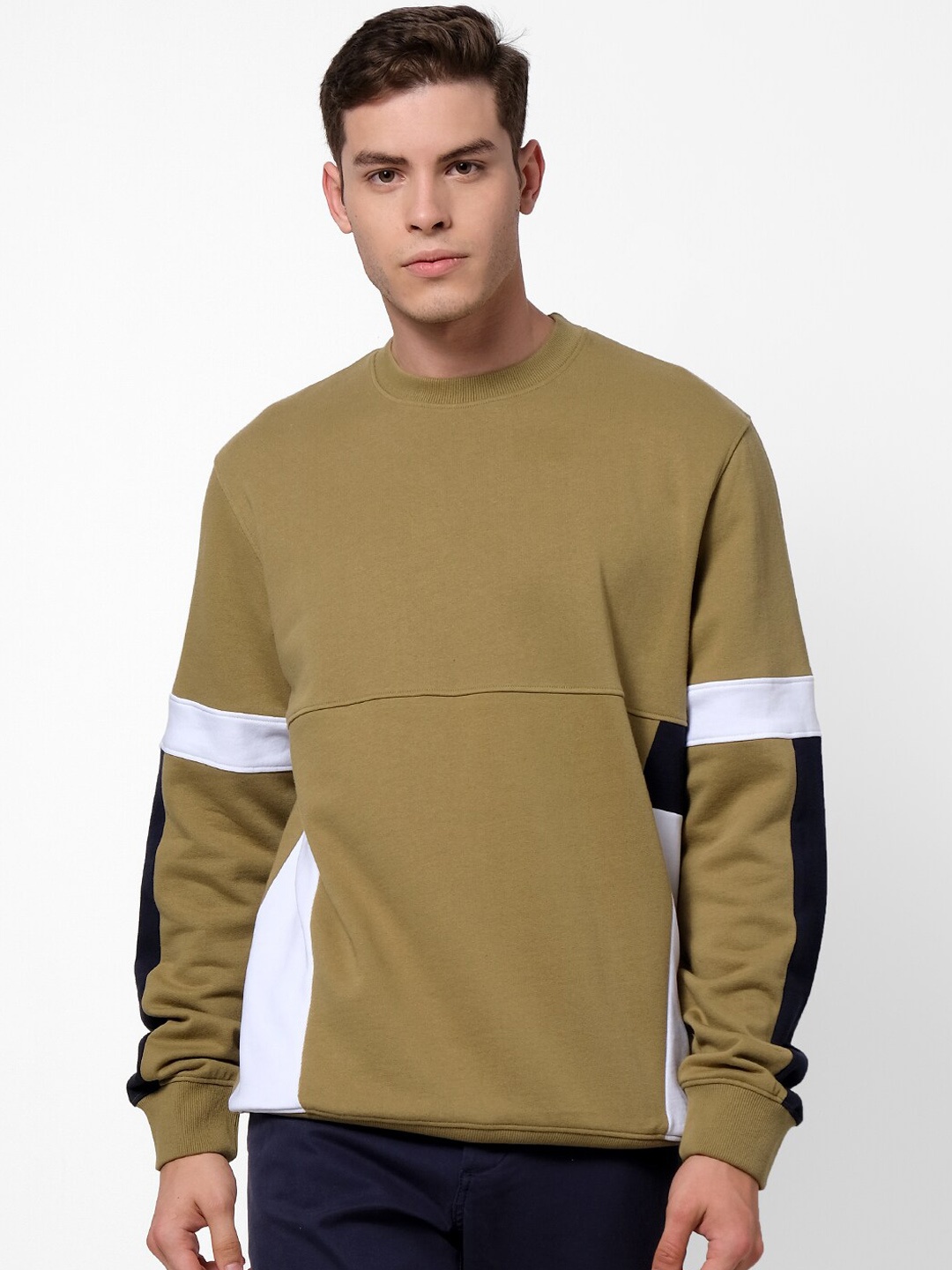 

Celio Men Olive Green & White Colourblocked Sweatshirt