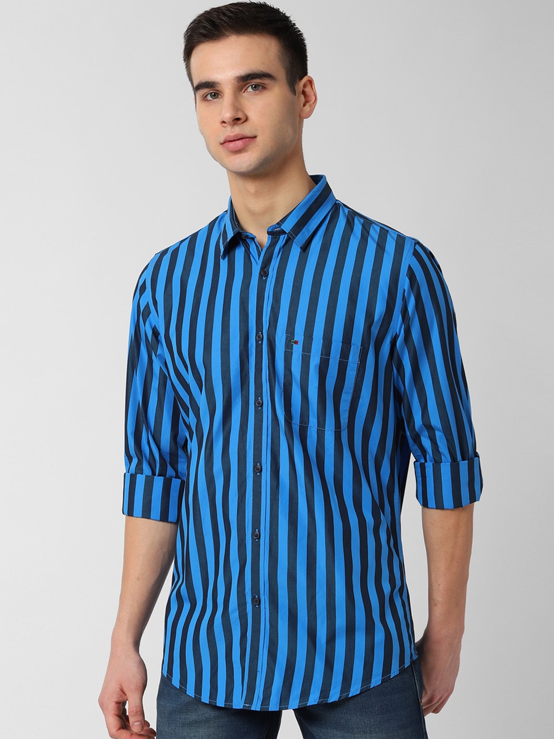 

Peter England Casuals Men Blue Slim Fit Striped Casual Shirt