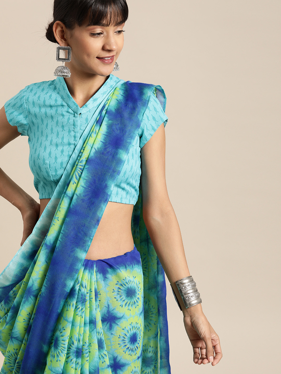 

Inddus Sea Green & Blue Cotton Blend Dyed Saree