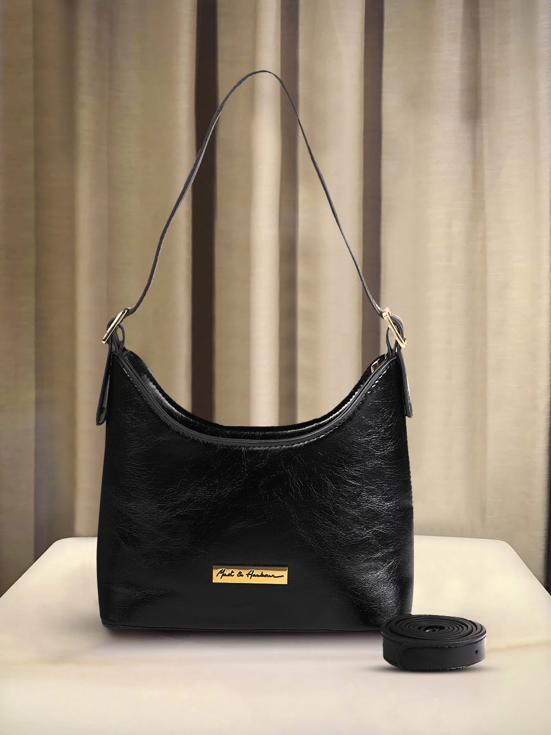 

Mast & Harbour Black Solid Hobo Bag