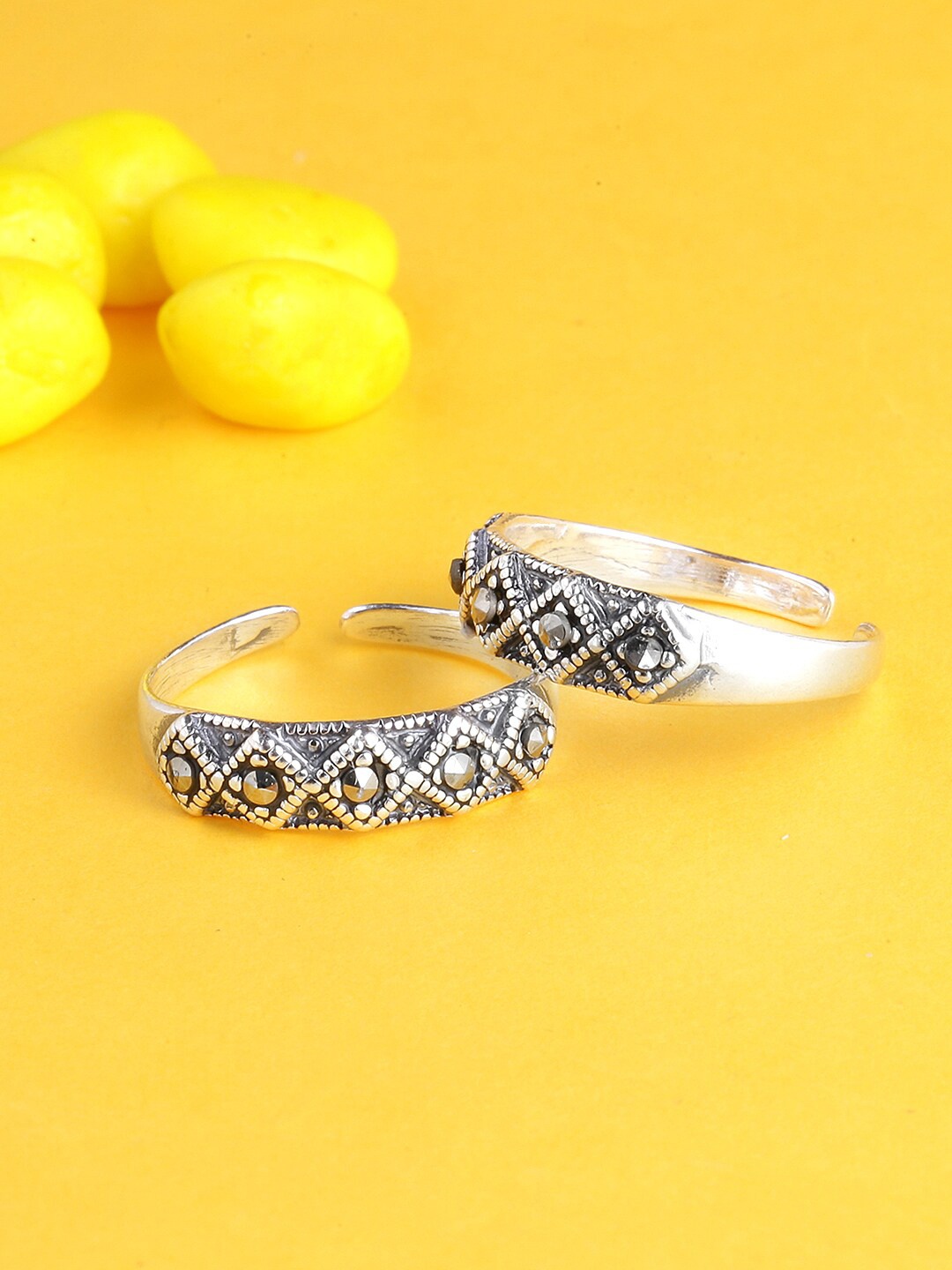 

Yellow Chimes Set Of 2 Oxidised 925 Sterling Silver Handcrafted Band Style Toe Rings