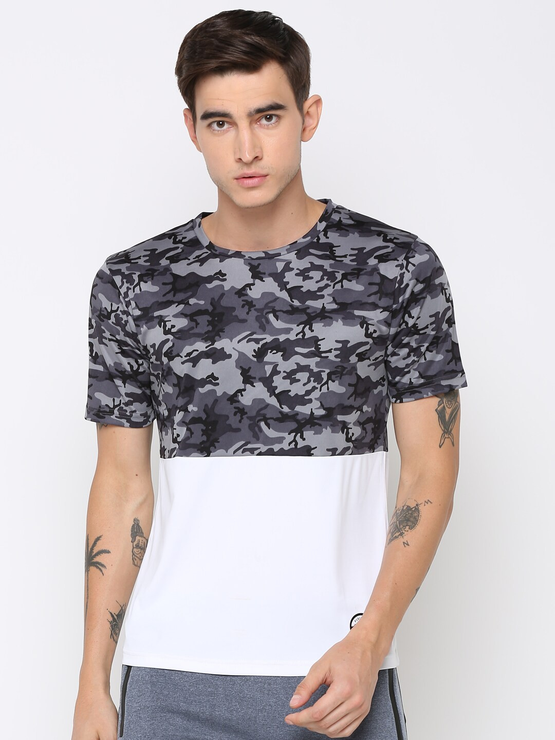 

PERFKT-U Men White & Grey Camouflage Print Round Neck Running T-shirt