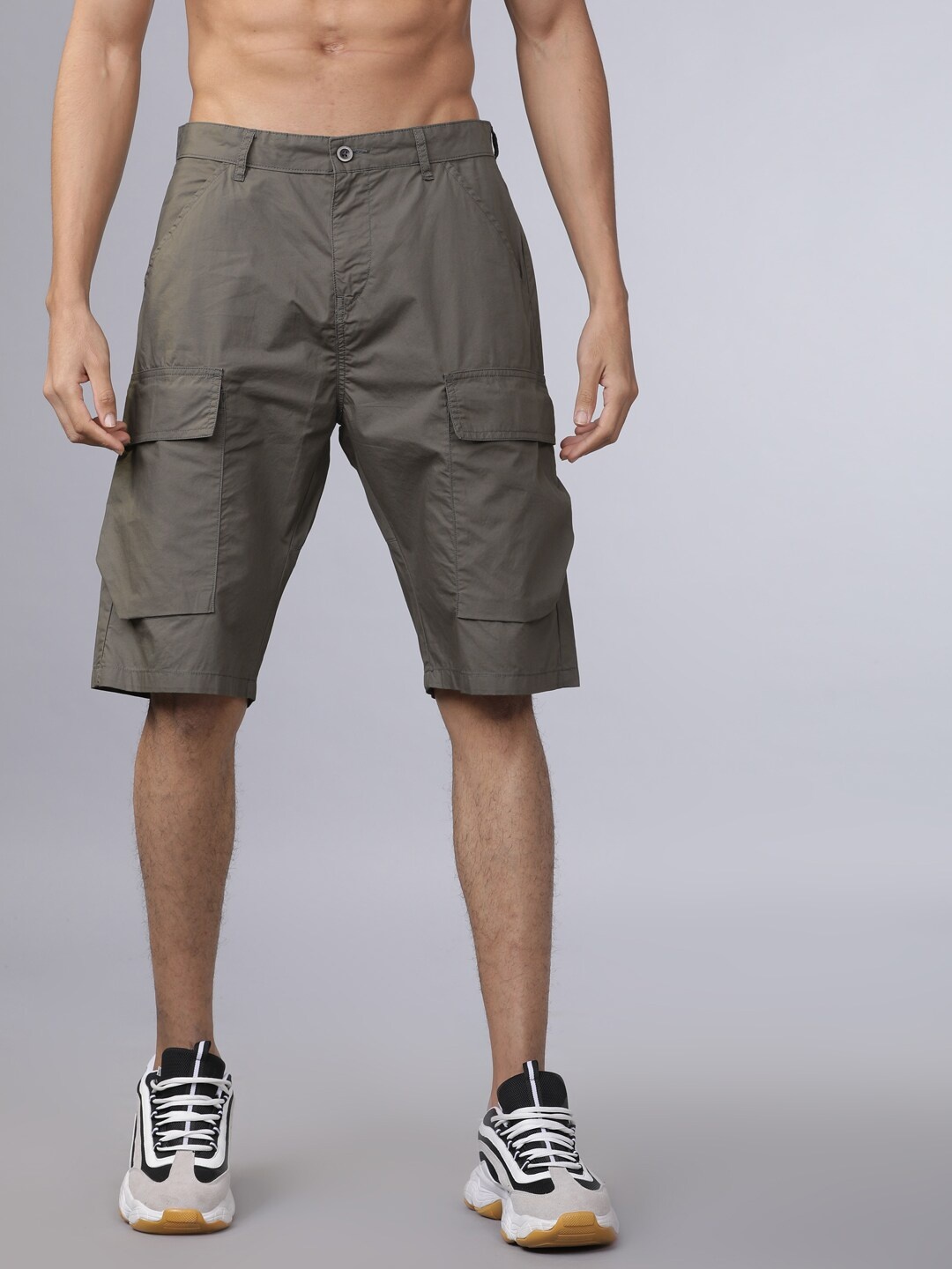 

LOCOMOTIVE Men Charcoal Grey Solid Slim Fit Cargo Shorts