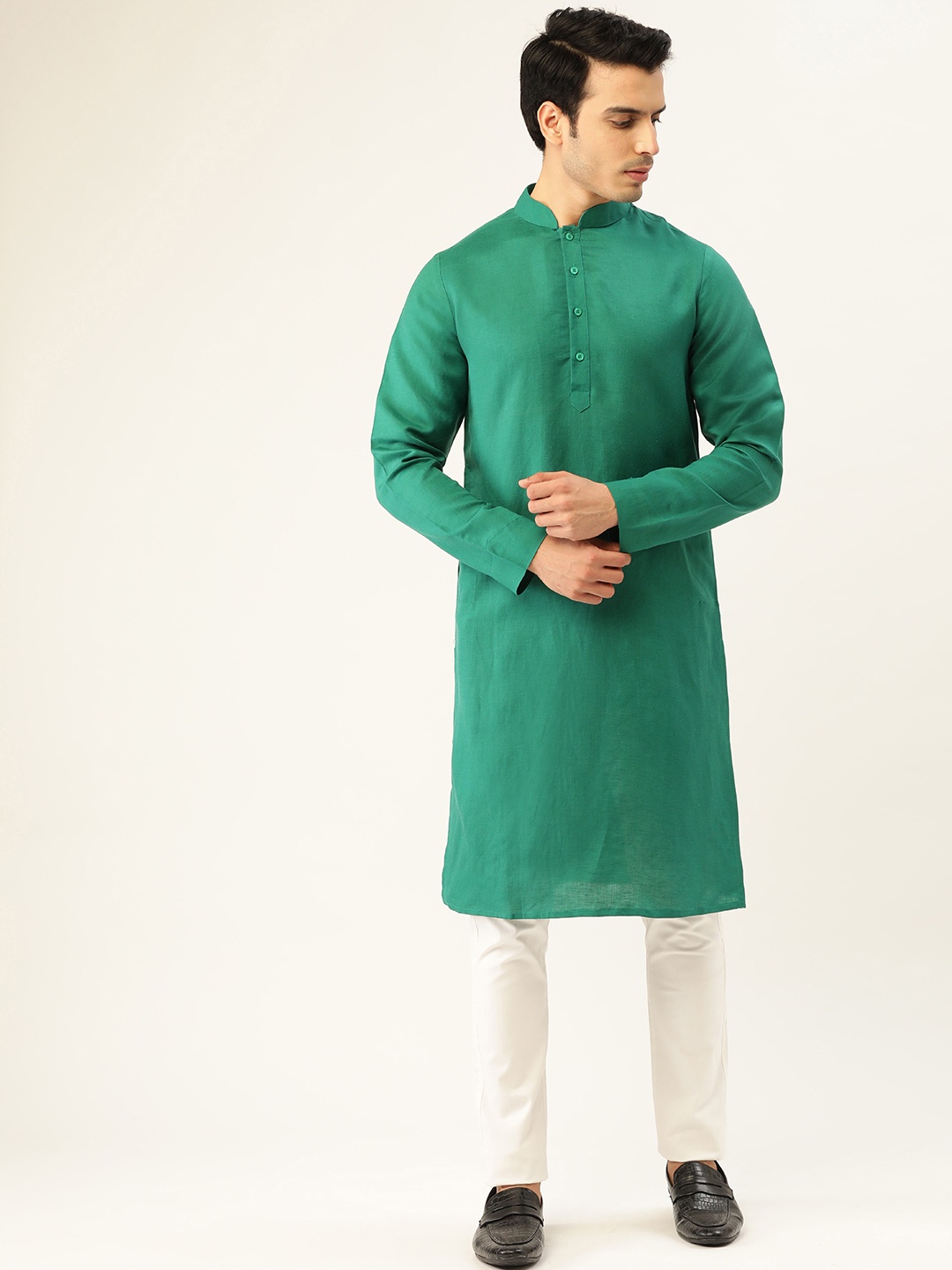 

Molly & Michel Men Green Solid Straight Kurta