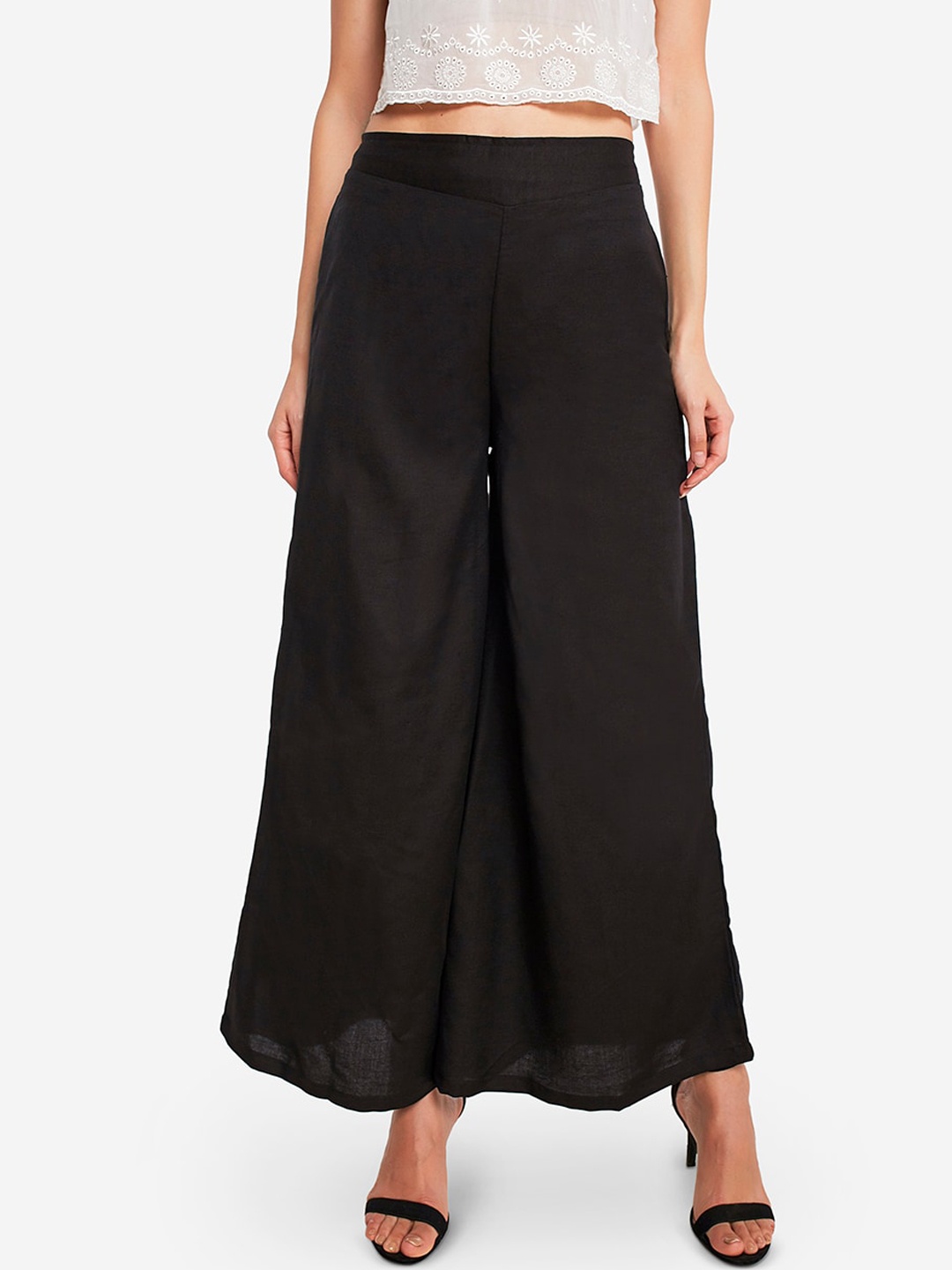 

Desi Weavess Women Black Solid Flared Palazzos