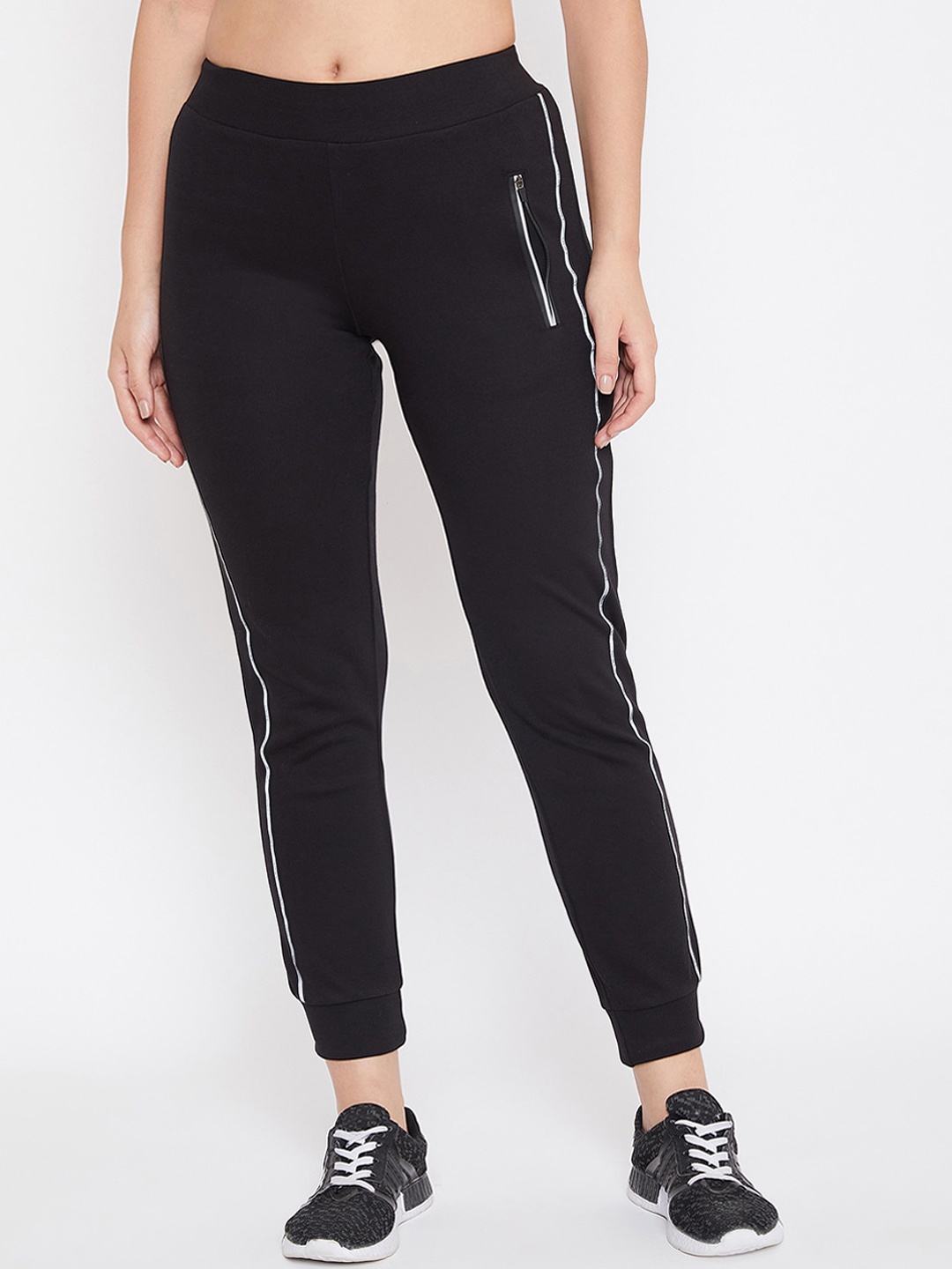

PERFKT-U Women Black Solid Straight-Fit Joggers
