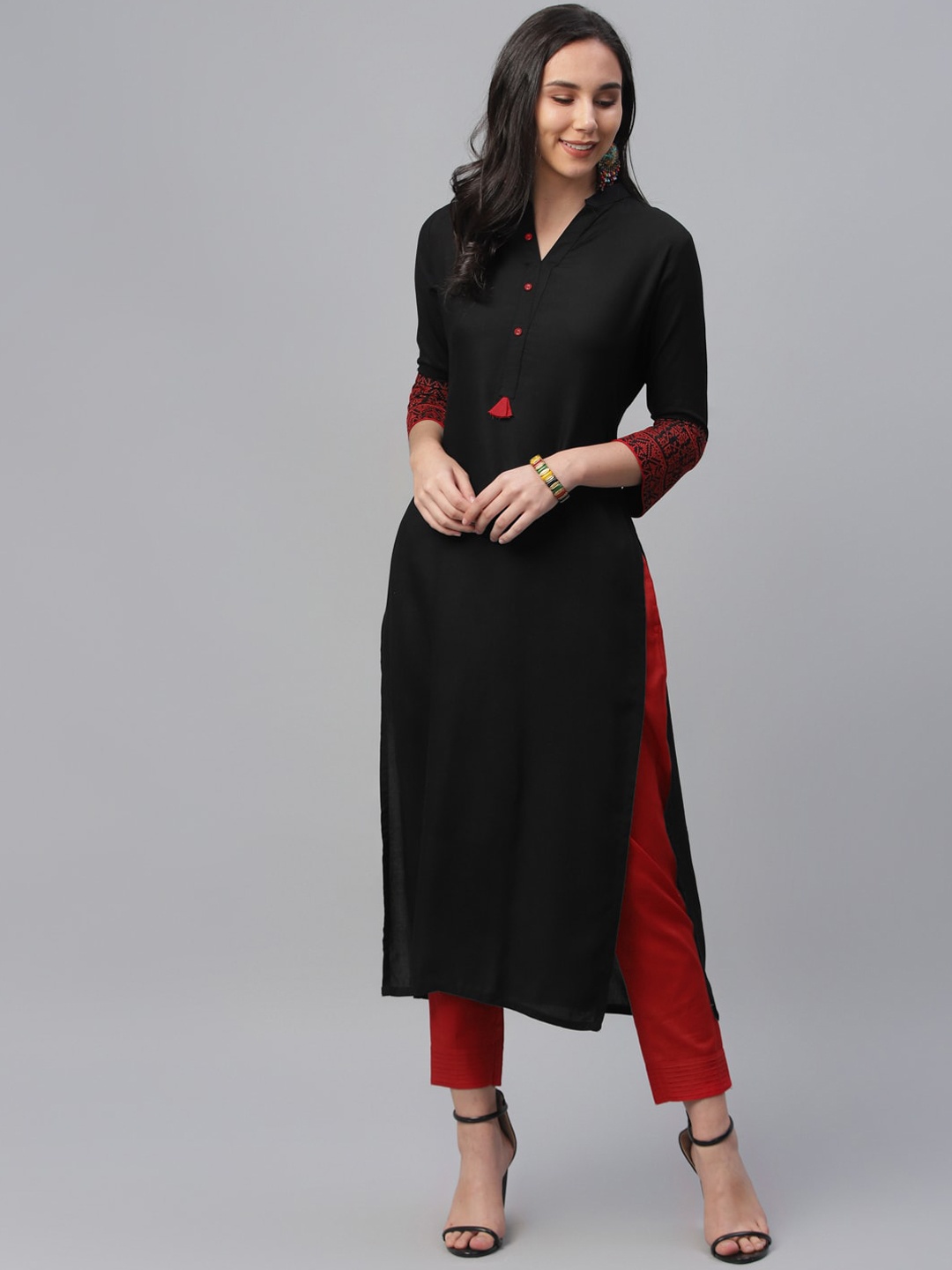

Libas Women Black Solid Straight Kurta