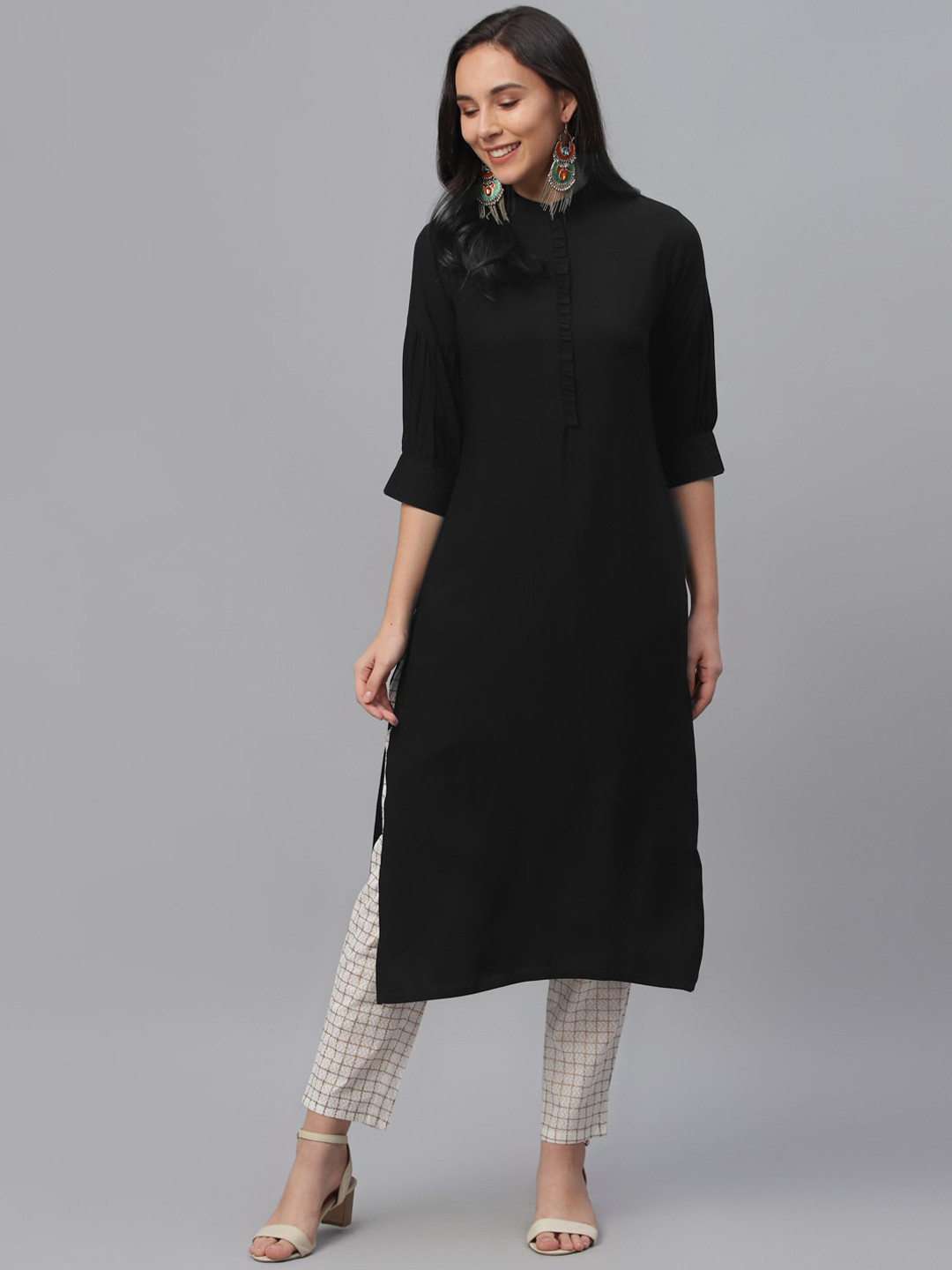 

Libas Women Black Solid Straight Kurta