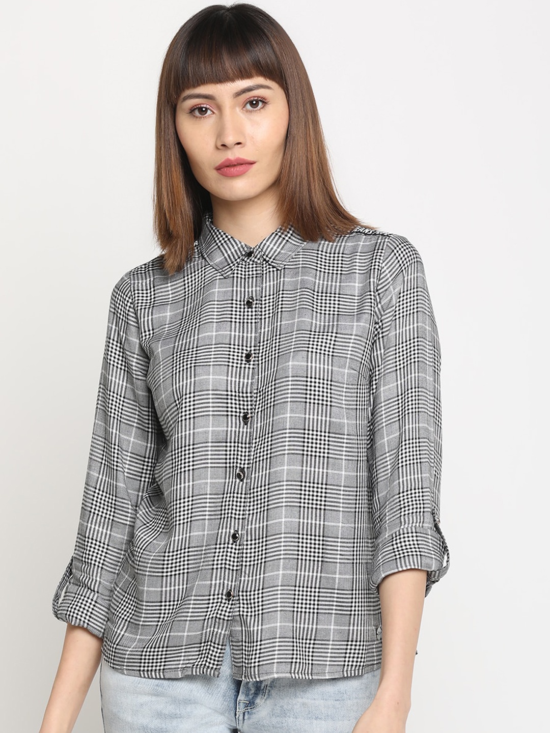 

Pepe Jeans Women White & Black Regular Fit Checked Casual Shirt