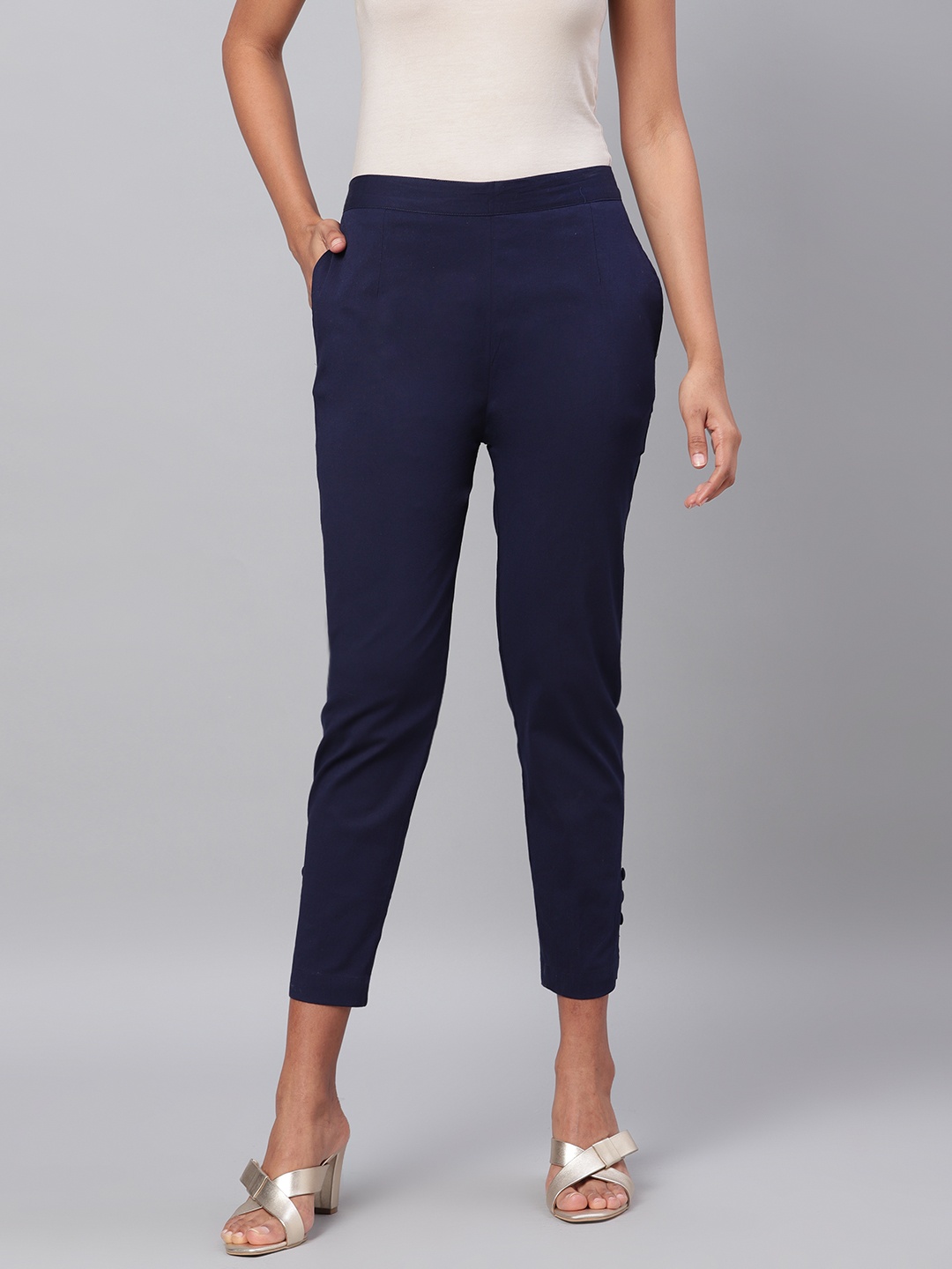 

Myshka Women Navy Blue Regular Fit Solid Cropped Trousers