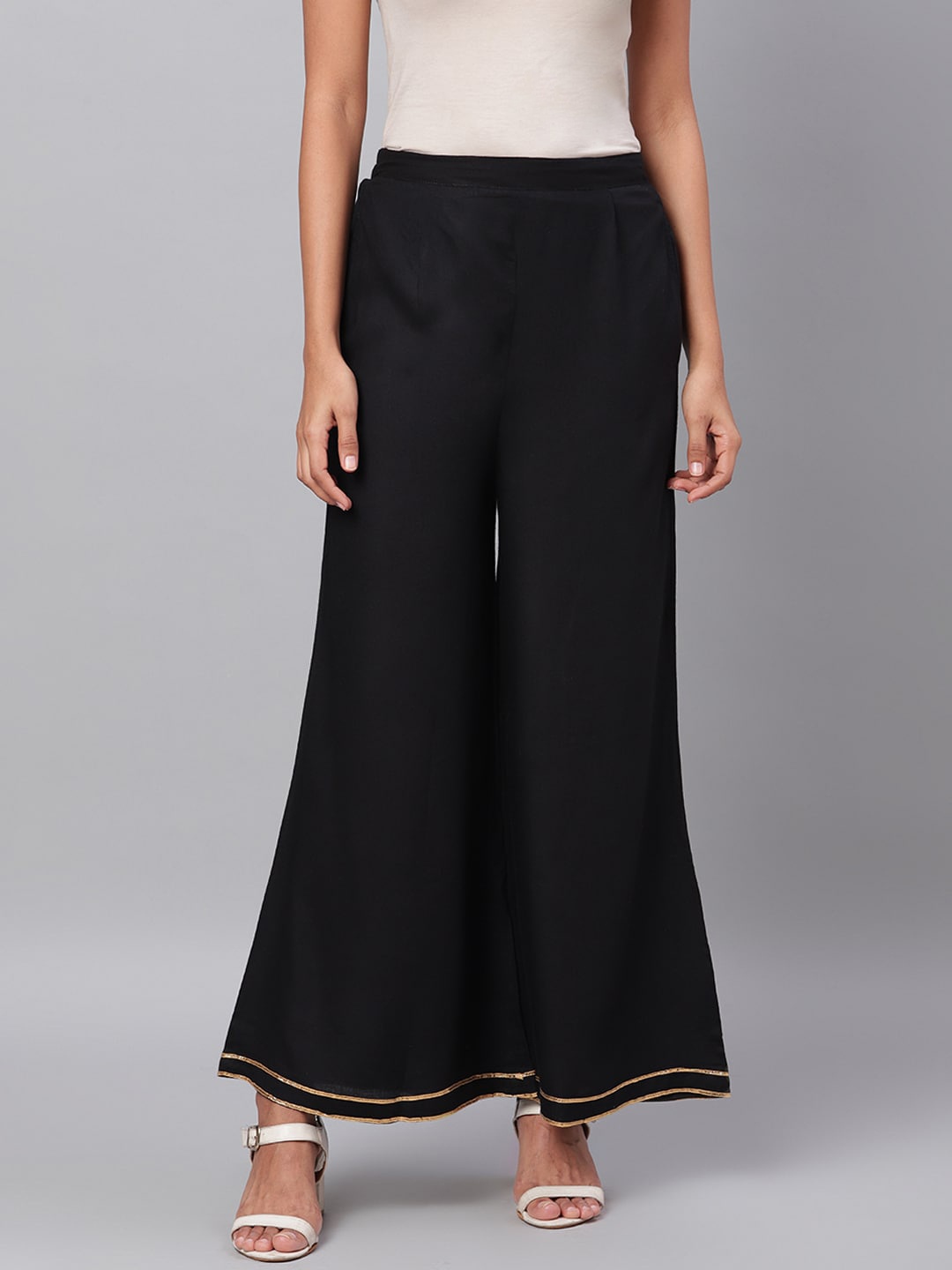 

Myshka Women Black Solid Wide Leg Palazzos